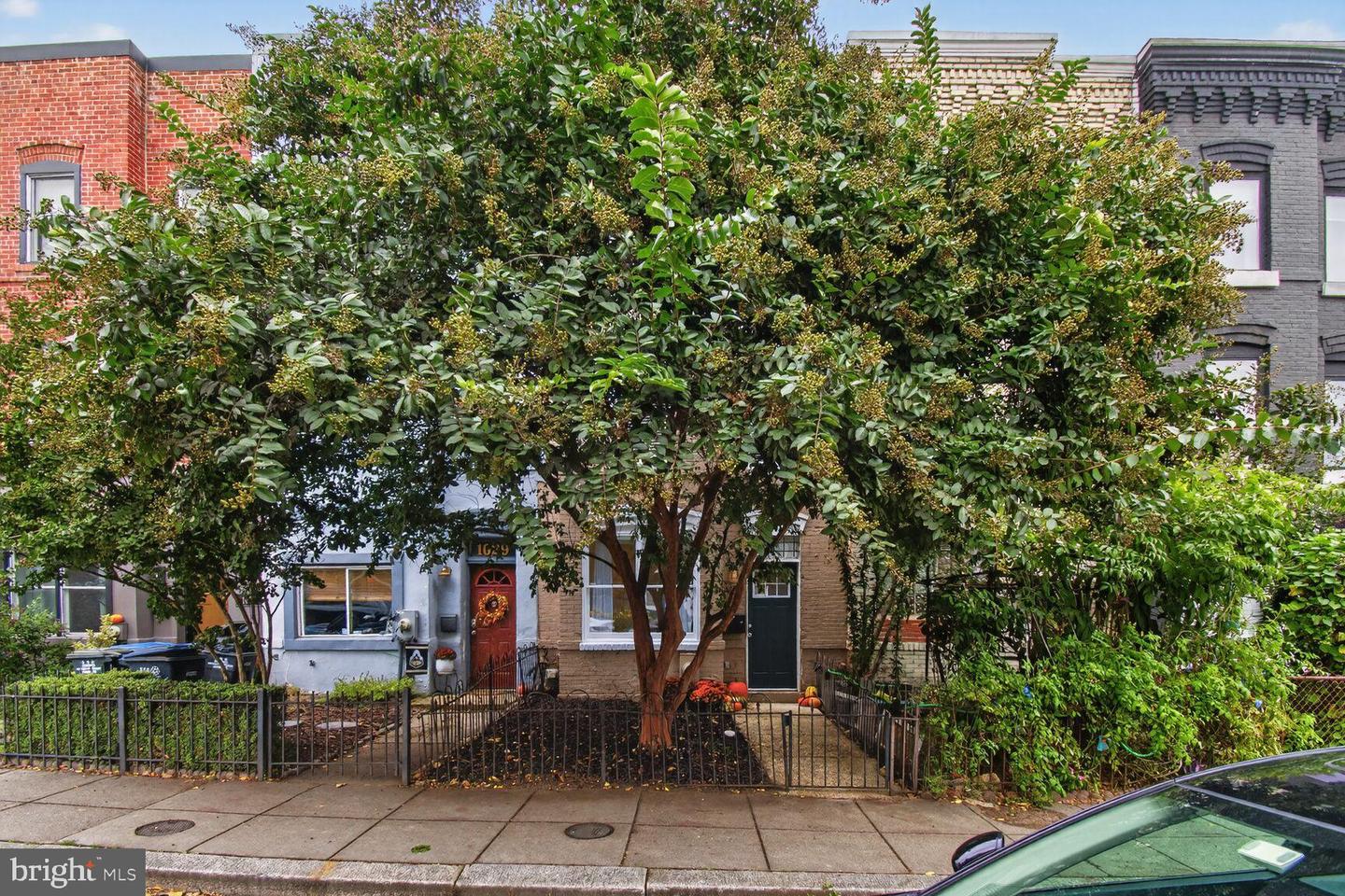 1027 6TH ST NE, WASHINGTON, District Of Columbia 20002, 4 Bedrooms Bedrooms, 6 Rooms Rooms,2 BathroomsBathrooms,Residential,For sale,1027 6TH ST NE,DCDC2227198 MLS # DCDC2227198
