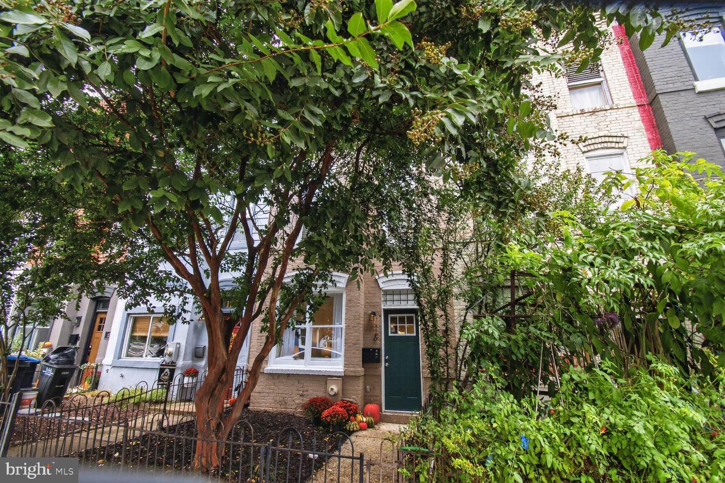 1027 6TH ST NE, WASHINGTON, District Of Columbia 20002, 4 Bedrooms Bedrooms, 6 Rooms Rooms,2 BathroomsBathrooms,Residential,For sale,1027 6TH ST NE,DCDC2227198 MLS # DCDC2227198