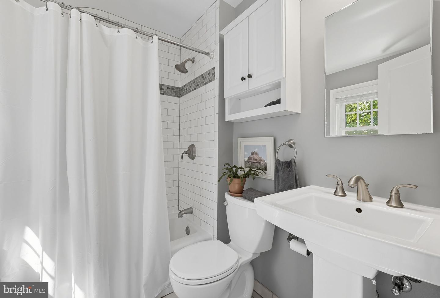 6316 26TH ST N, ARLINGTON, Virginia 22207, 3 Bedrooms Bedrooms, ,2 BathroomsBathrooms,Residential,For sale,6316 26TH ST N,VAAR2065010 MLS # VAAR2065010