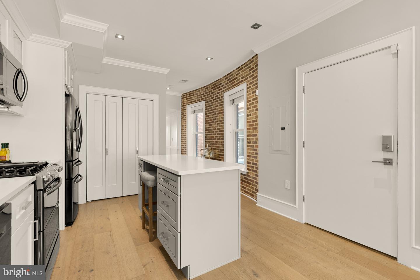 1735 1ST ST NW #2, WASHINGTON, District Of Columbia 20001, 3 Bedrooms Bedrooms, 6 Rooms Rooms,3 BathroomsBathrooms,Residential,For sale,1735 1ST ST NW #2,DCDC2227420 MLS # DCDC2227420