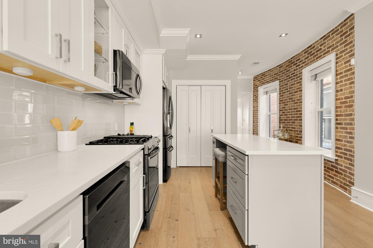 1735 1ST ST NW #2, WASHINGTON, District Of Columbia 20001, 3 Bedrooms Bedrooms, 6 Rooms Rooms,3 BathroomsBathrooms,Residential,For sale,1735 1ST ST NW #2,DCDC2227420 MLS # DCDC2227420