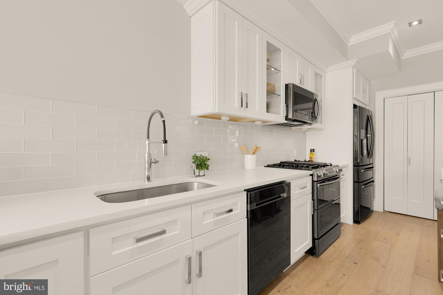 1735 1ST ST NW #2, WASHINGTON, District Of Columbia 20001, 3 Bedrooms Bedrooms, 6 Rooms Rooms,3 BathroomsBathrooms,Residential,For sale,1735 1ST ST NW #2,DCDC2227420 MLS # DCDC2227420