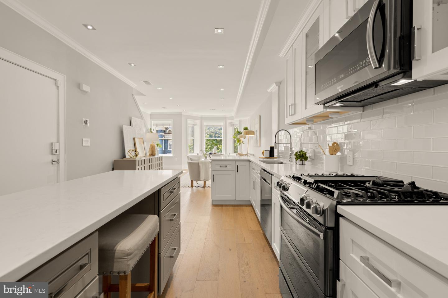 1735 1ST ST NW #2, WASHINGTON, District Of Columbia 20001, 3 Bedrooms Bedrooms, 6 Rooms Rooms,3 BathroomsBathrooms,Residential,For sale,1735 1ST ST NW #2,DCDC2227420 MLS # DCDC2227420
