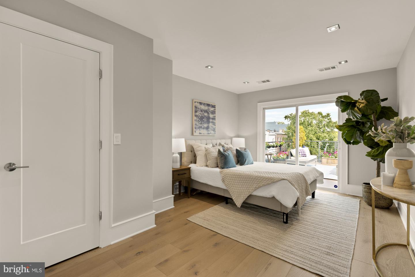 1735 1ST ST NW #2, WASHINGTON, District Of Columbia 20001, 3 Bedrooms Bedrooms, 6 Rooms Rooms,3 BathroomsBathrooms,Residential,For sale,1735 1ST ST NW #2,DCDC2227420 MLS # DCDC2227420