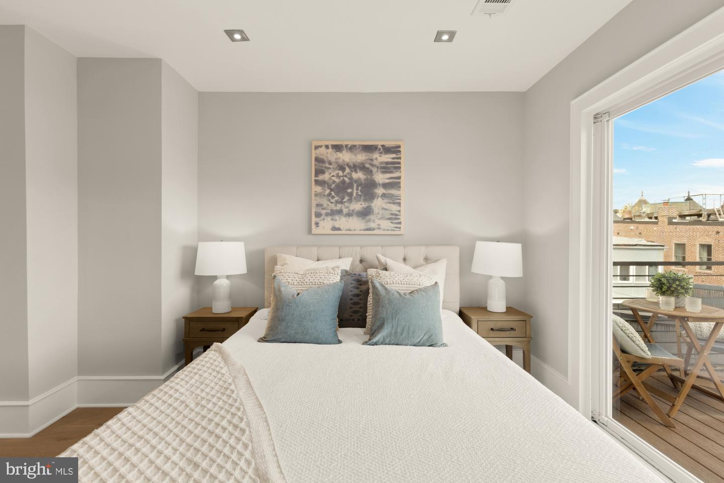 1735 1ST ST NW #2, WASHINGTON, District Of Columbia 20001, 3 Bedrooms Bedrooms, 6 Rooms Rooms,3 BathroomsBathrooms,Residential,For sale,1735 1ST ST NW #2,DCDC2227420 MLS # DCDC2227420