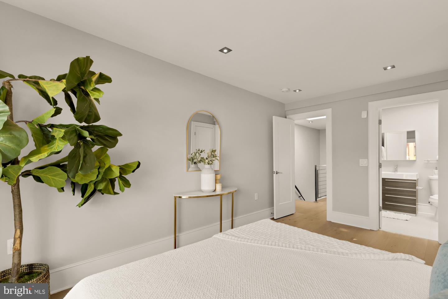 1735 1ST ST NW #2, WASHINGTON, District Of Columbia 20001, 3 Bedrooms Bedrooms, 6 Rooms Rooms,3 BathroomsBathrooms,Residential,For sale,1735 1ST ST NW #2,DCDC2227420 MLS # DCDC2227420