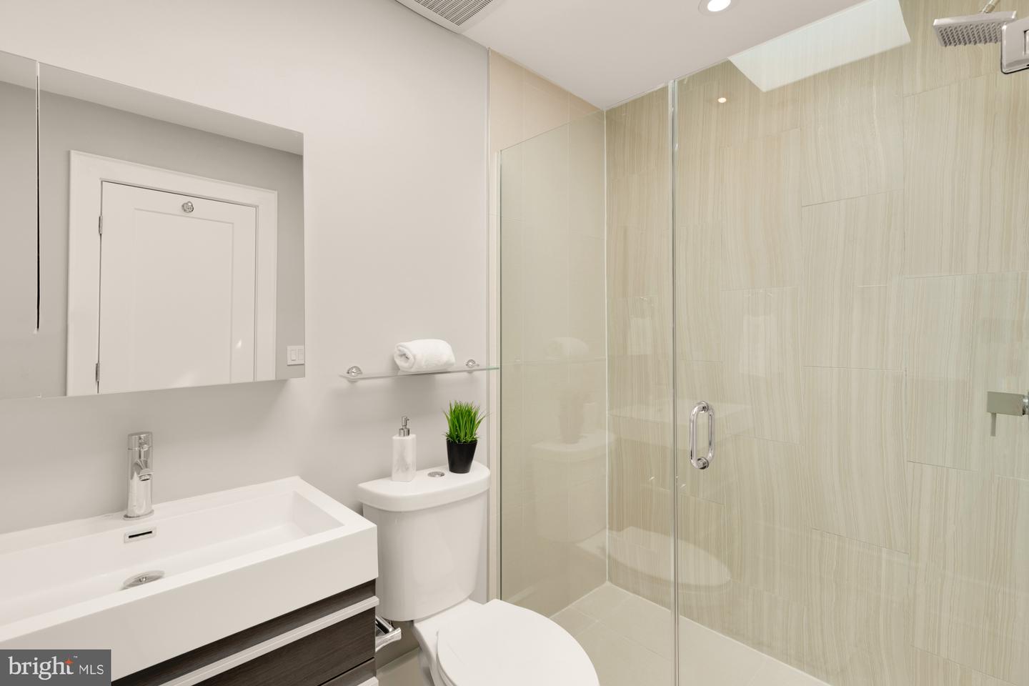 1735 1ST ST NW #2, WASHINGTON, District Of Columbia 20001, 3 Bedrooms Bedrooms, 6 Rooms Rooms,3 BathroomsBathrooms,Residential,For sale,1735 1ST ST NW #2,DCDC2227420 MLS # DCDC2227420