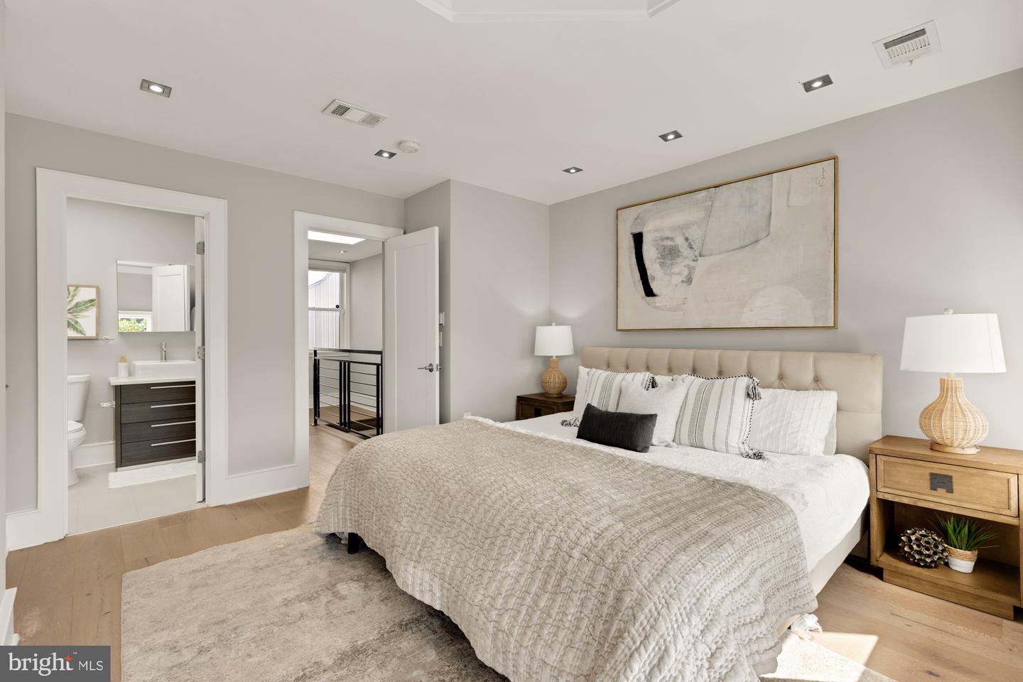 1735 1ST ST NW #2, WASHINGTON, District Of Columbia 20001, 3 Bedrooms Bedrooms, 6 Rooms Rooms,3 BathroomsBathrooms,Residential,For sale,1735 1ST ST NW #2,DCDC2227420 MLS # DCDC2227420
