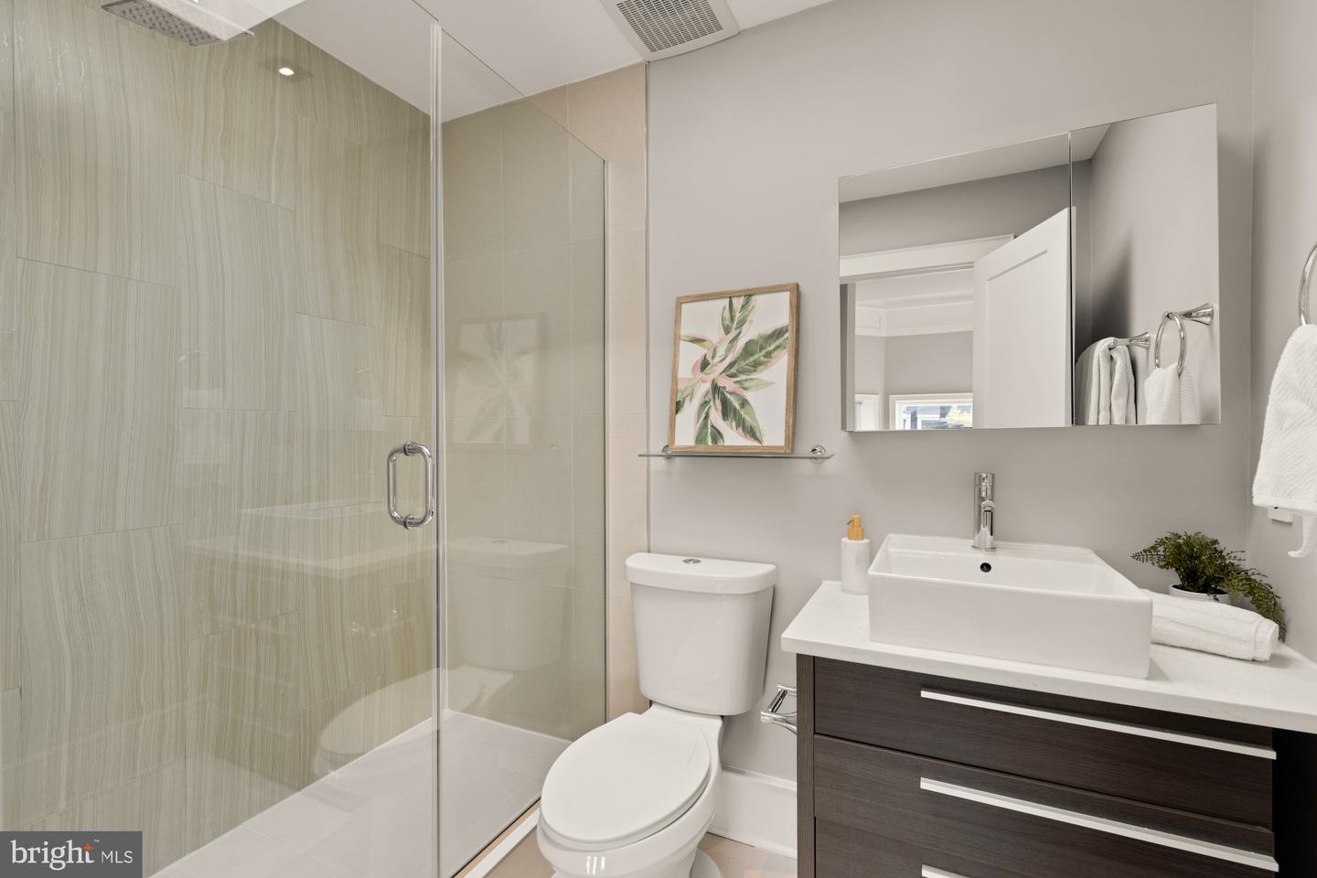 1735 1ST ST NW #2, WASHINGTON, District Of Columbia 20001, 3 Bedrooms Bedrooms, 6 Rooms Rooms,3 BathroomsBathrooms,Residential,For sale,1735 1ST ST NW #2,DCDC2227420 MLS # DCDC2227420