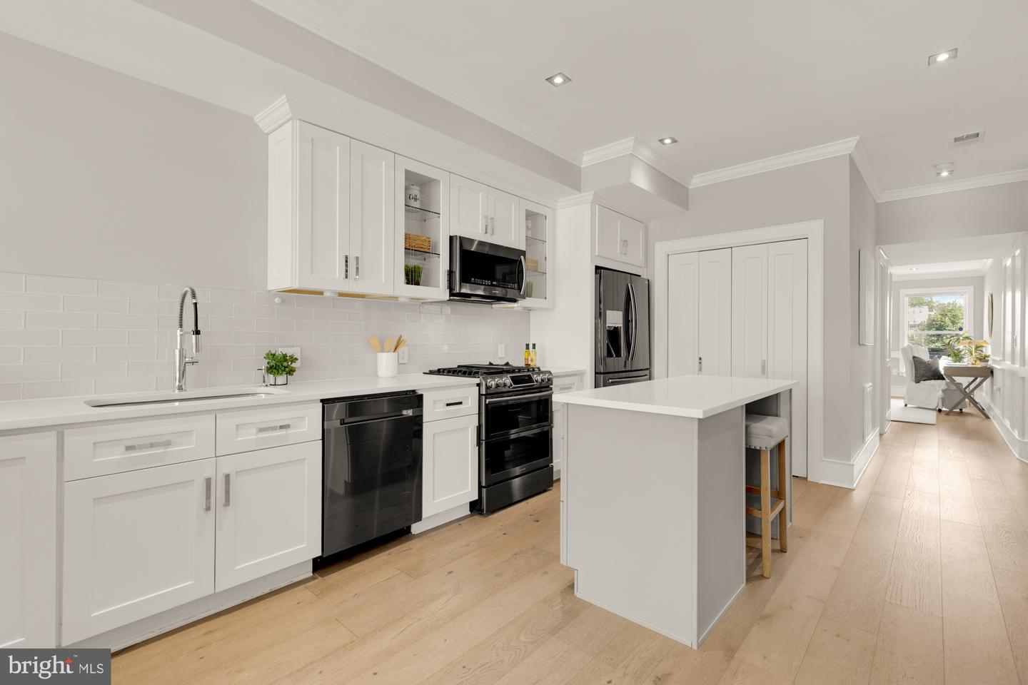 1735 1ST ST NW #2, WASHINGTON, District Of Columbia 20001, 3 Bedrooms Bedrooms, 6 Rooms Rooms,3 BathroomsBathrooms,Residential,For sale,1735 1ST ST NW #2,DCDC2227420 MLS # DCDC2227420
