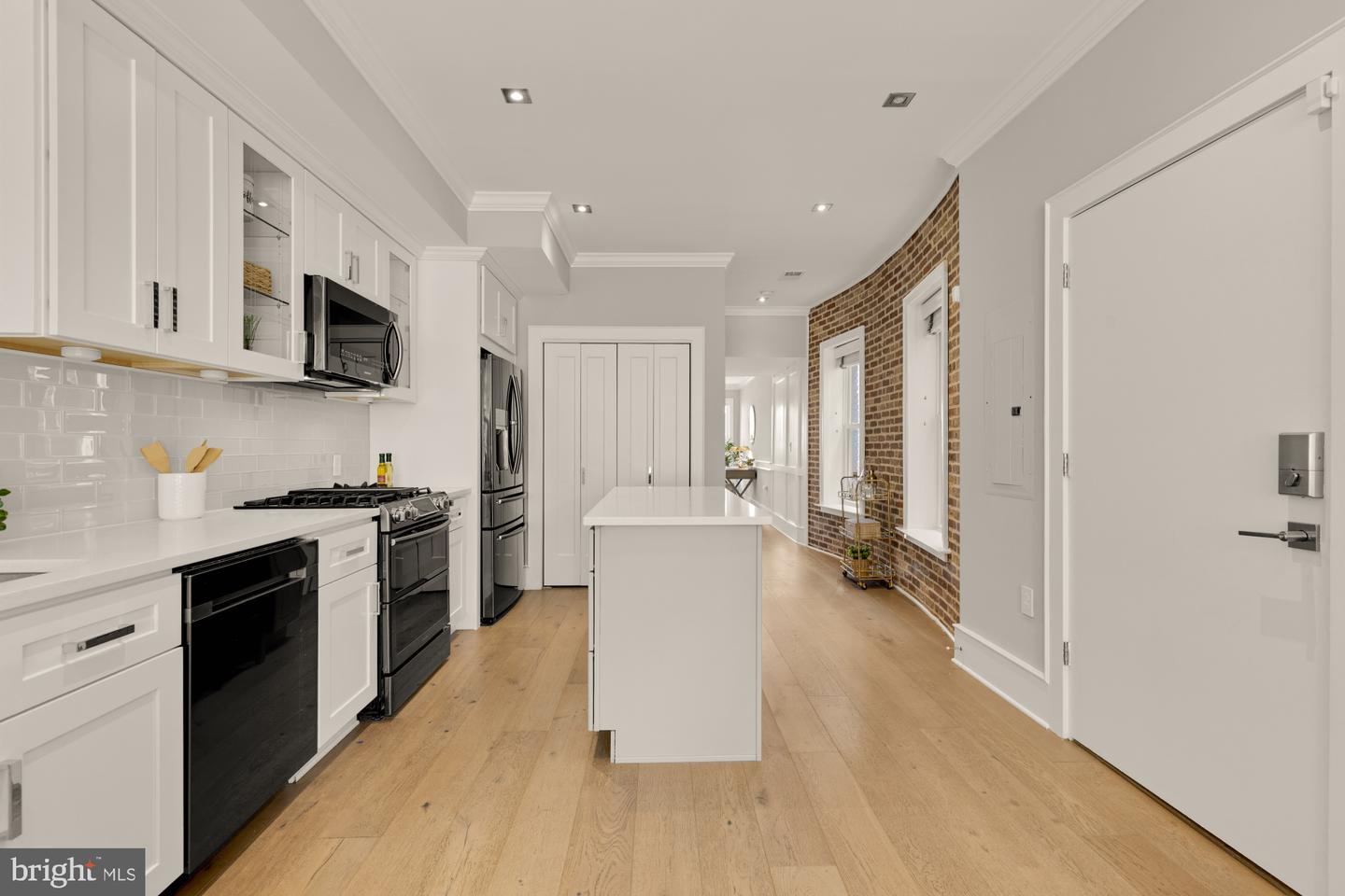1735 1ST ST NW #2, WASHINGTON, District Of Columbia 20001, 3 Bedrooms Bedrooms, 6 Rooms Rooms,3 BathroomsBathrooms,Residential,For sale,1735 1ST ST NW #2,DCDC2227420 MLS # DCDC2227420