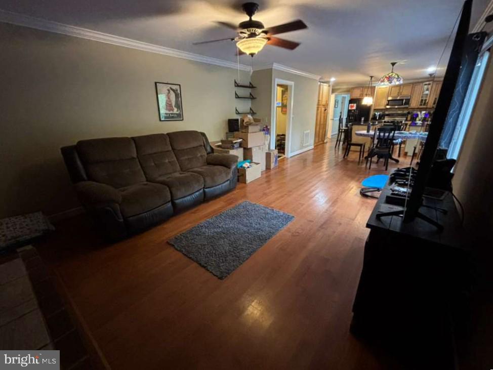 325 SANDY RIDGE RD, FREDERICKSBURG, Virginia 22405, 4 Bedrooms Bedrooms, 6 Rooms Rooms,3 BathroomsBathrooms,Residential,For sale,325 SANDY RIDGE RD,VAST2043558 MLS # VAST2043558