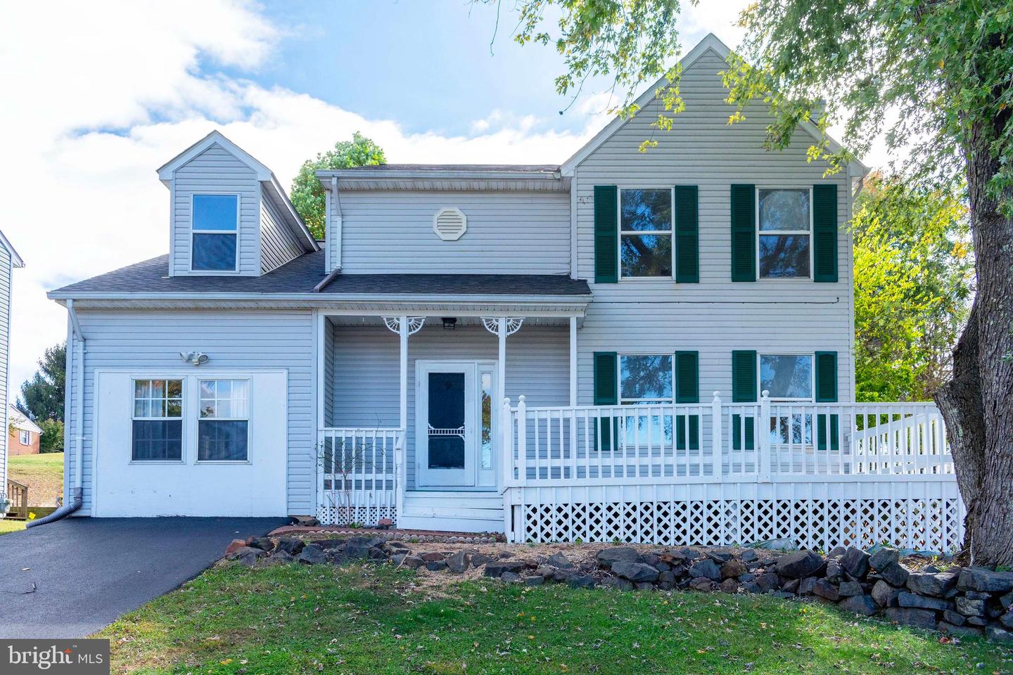 656 ROCKY KNOLL ARCH, CULPEPER, Virginia 22701, 4 Bedrooms Bedrooms, ,2 BathroomsBathrooms,Residential,For sale,656 ROCKY KNOLL ARCH,VACU2011814 MLS # VACU2011814