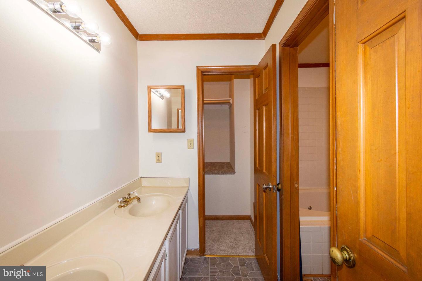 656 ROCKY KNOLL ARCH, CULPEPER, Virginia 22701, 4 Bedrooms Bedrooms, ,2 BathroomsBathrooms,Residential,For sale,656 ROCKY KNOLL ARCH,VACU2011814 MLS # VACU2011814