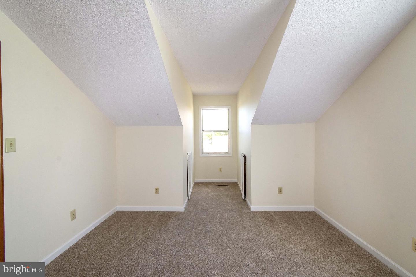656 ROCKY KNOLL ARCH, CULPEPER, Virginia 22701, 4 Bedrooms Bedrooms, ,2 BathroomsBathrooms,Residential,For sale,656 ROCKY KNOLL ARCH,VACU2011814 MLS # VACU2011814