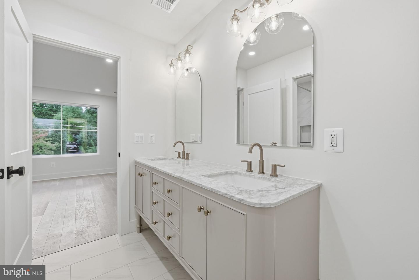 2919 FAIRHILL RD, FAIRFAX, Virginia 22031, 6 Bedrooms Bedrooms, ,4 BathroomsBathrooms,Residential,For sale,2919 FAIRHILL RD,VAFX2224458 MLS # VAFX2224458
