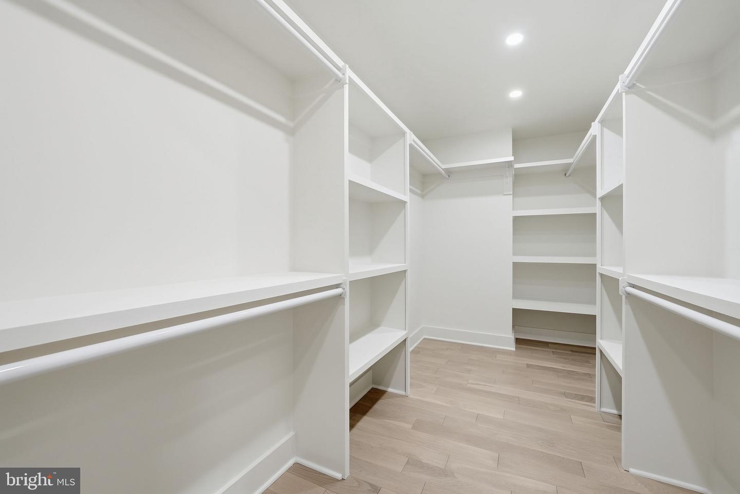 2919 FAIRHILL RD, FAIRFAX, Virginia 22031, 6 Bedrooms Bedrooms, ,4 BathroomsBathrooms,Residential,For sale,2919 FAIRHILL RD,VAFX2224458 MLS # VAFX2224458