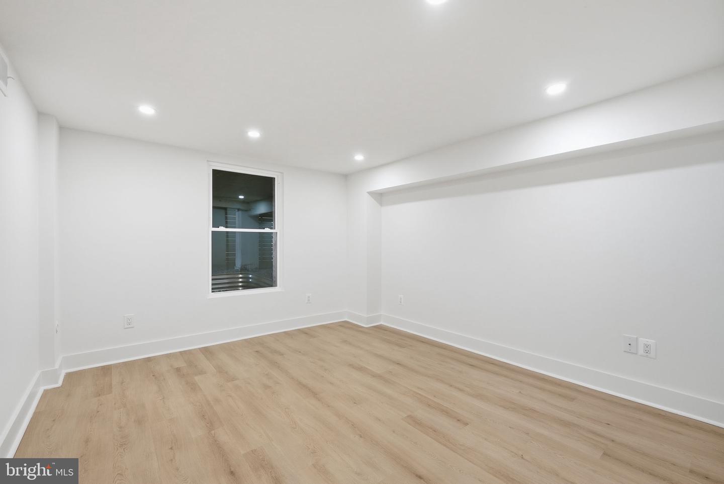 2919 FAIRHILL RD, FAIRFAX, Virginia 22031, 6 Bedrooms Bedrooms, ,4 BathroomsBathrooms,Residential,For sale,2919 FAIRHILL RD,VAFX2224458 MLS # VAFX2224458