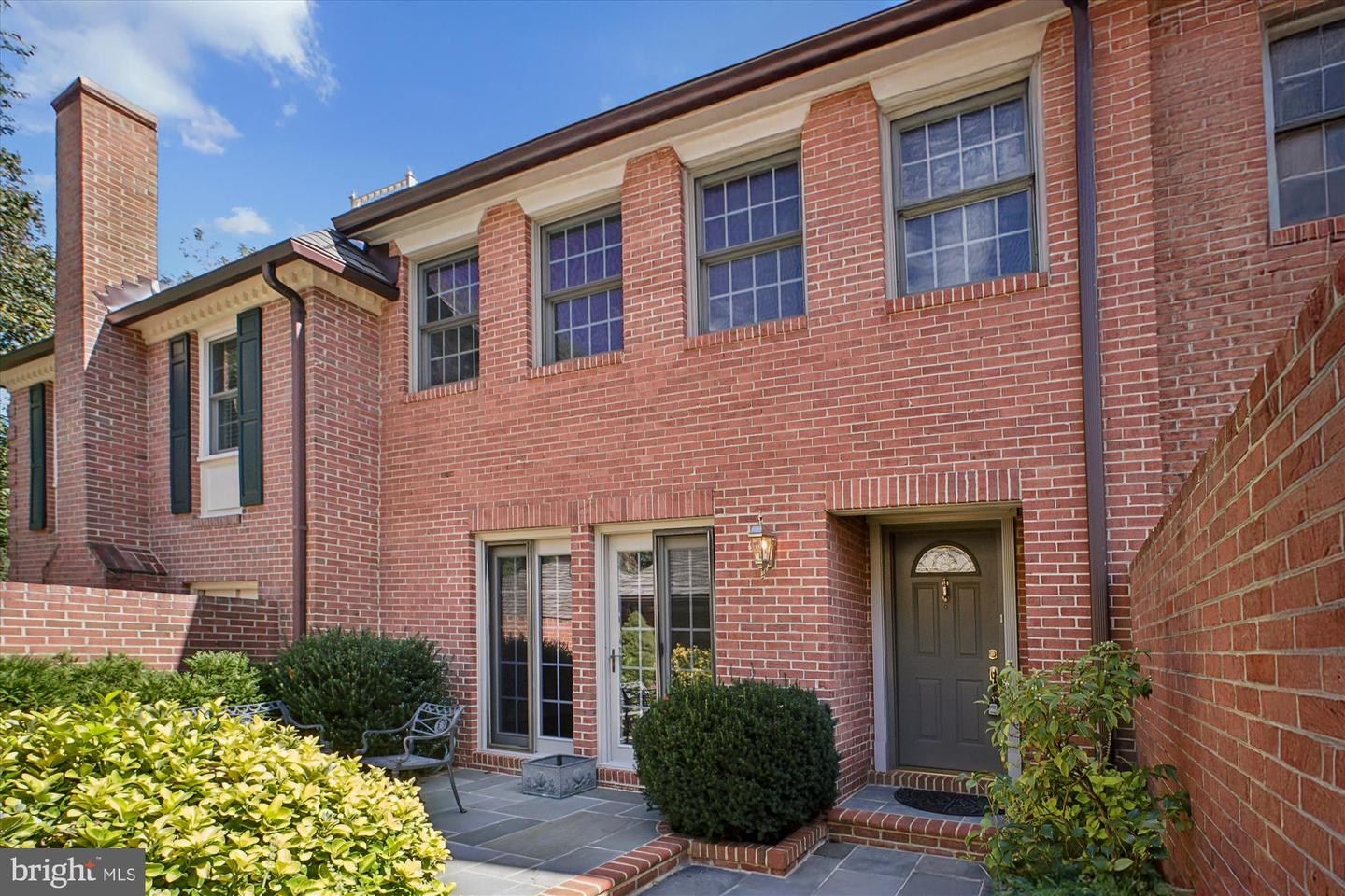 2697 MARCEY RD, ARLINGTON, Virginia 22207, 3 Bedrooms Bedrooms, ,3 BathroomsBathrooms,Residential,For sale,2697 MARCEY RD,VAAR2060642 MLS # VAAR2060642