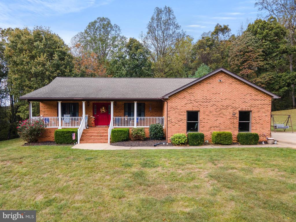 21246 CLARKS MOUNTAIN RD, RAPIDAN, Virginia 22733, 3 Bedrooms Bedrooms, ,3 BathroomsBathrooms,Residential,21246 CLARKS MOUNTAIN RD,VAOR2012564 MLS # VAOR2012564