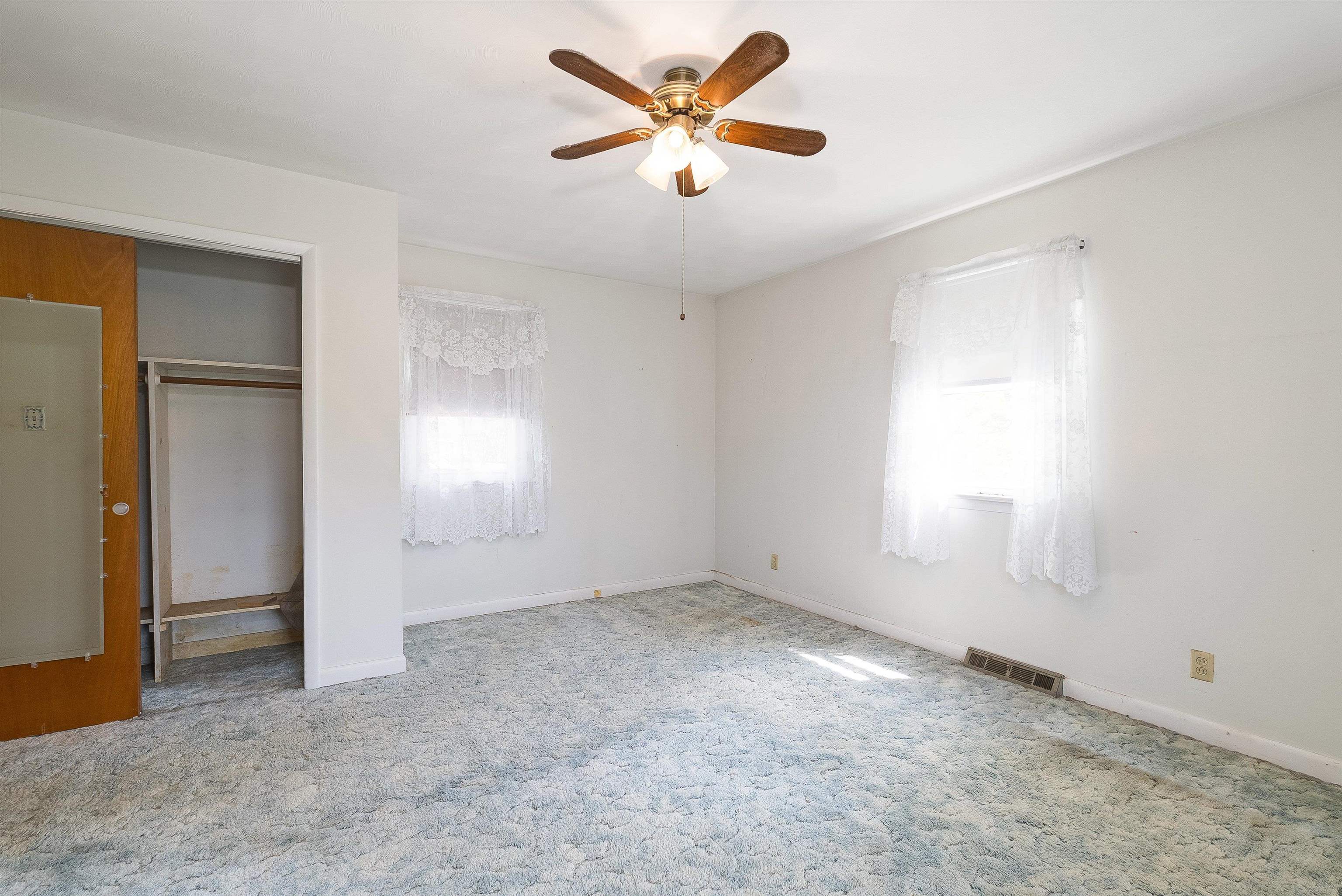 218 BROADWAY AVE, BROADWAY, Virginia 22815, 3 Bedrooms Bedrooms, ,1 BathroomBathrooms,Residential,218 BROADWAY AVE,665511 MLS # 665511