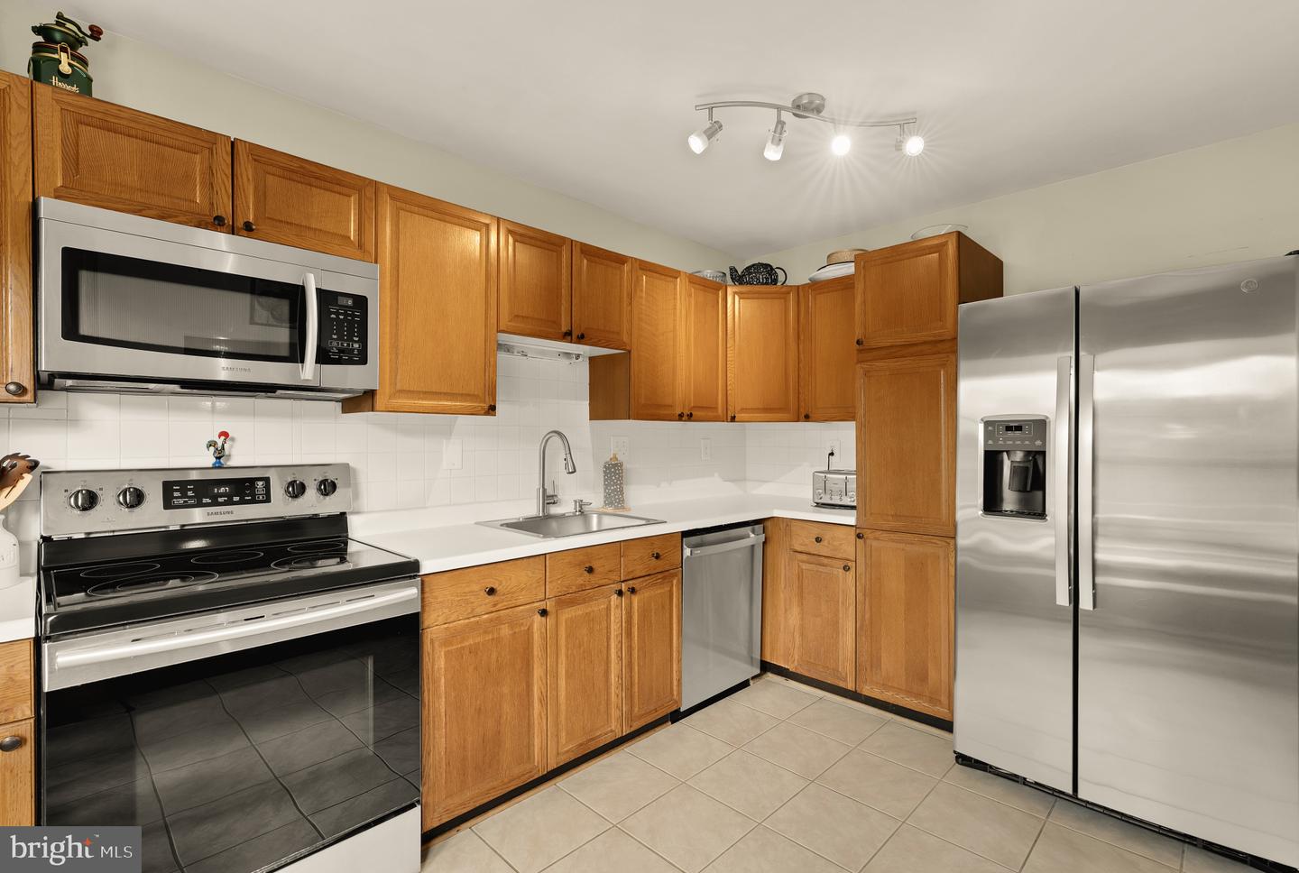 6728 CARDINAL WOODS CT, LORTON, Virginia 22079, 4 Bedrooms Bedrooms, ,3 BathroomsBathrooms,Residential,For sale,6728 CARDINAL WOODS CT,VAFX2263152 MLS # VAFX2263152