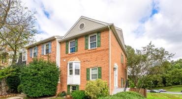 6728 CARDINAL WOODS CT, LORTON, Virginia 22079, 4 Bedrooms Bedrooms, ,3 BathroomsBathrooms,Residential,For sale,6728 CARDINAL WOODS CT,VAFX2263152 MLS # VAFX2263152