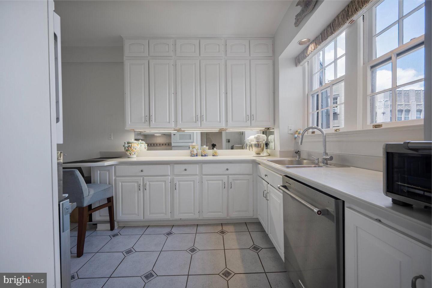 2737 DEVONSHIRE PL NW #418, WASHINGTON, District Of Columbia 20008, 2 Bedrooms Bedrooms, ,2 BathroomsBathrooms,Residential,For sale,2737 DEVONSHIRE PL NW #418,DCDC2217236 MLS # DCDC2217236
