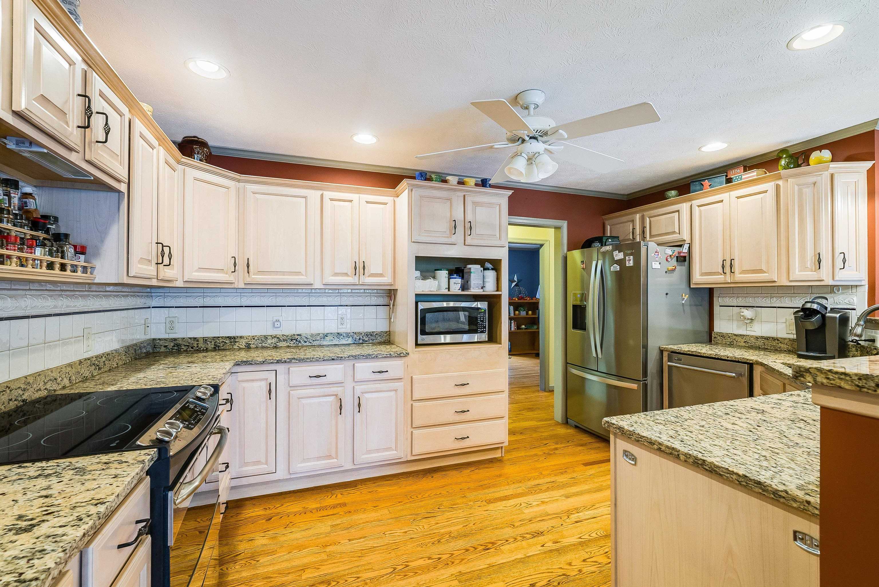 243 NORTHVIEW DR, DAYTON, Virginia 22821, 3 Bedrooms Bedrooms, ,2 BathroomsBathrooms,Residential,Dayton Charmer,243 NORTHVIEW DR,670110 MLS # 670110