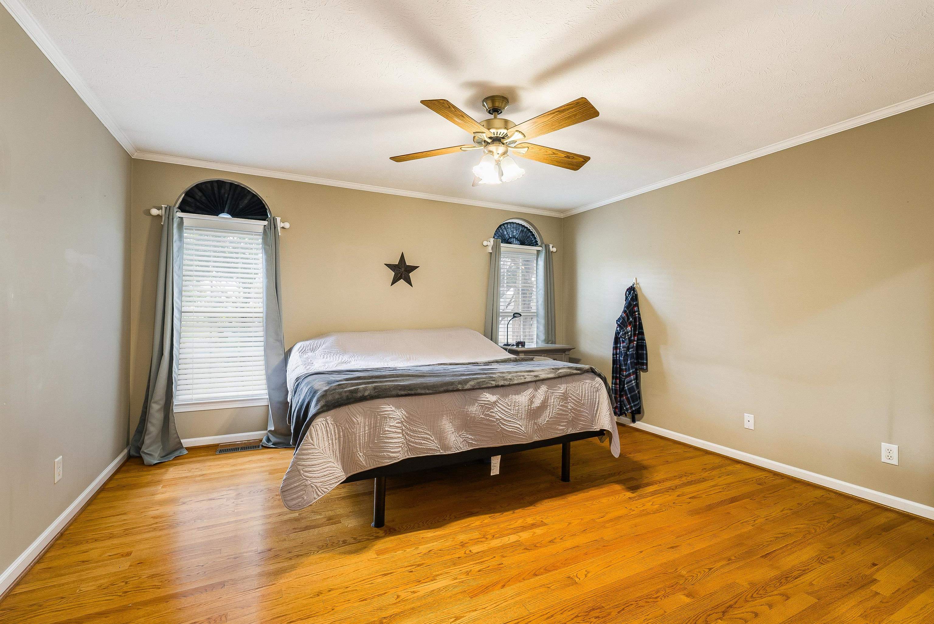 243 NORTHVIEW DR, DAYTON, Virginia 22821, 3 Bedrooms Bedrooms, ,2 BathroomsBathrooms,Residential,Dayton Charmer,243 NORTHVIEW DR,670110 MLS # 670110