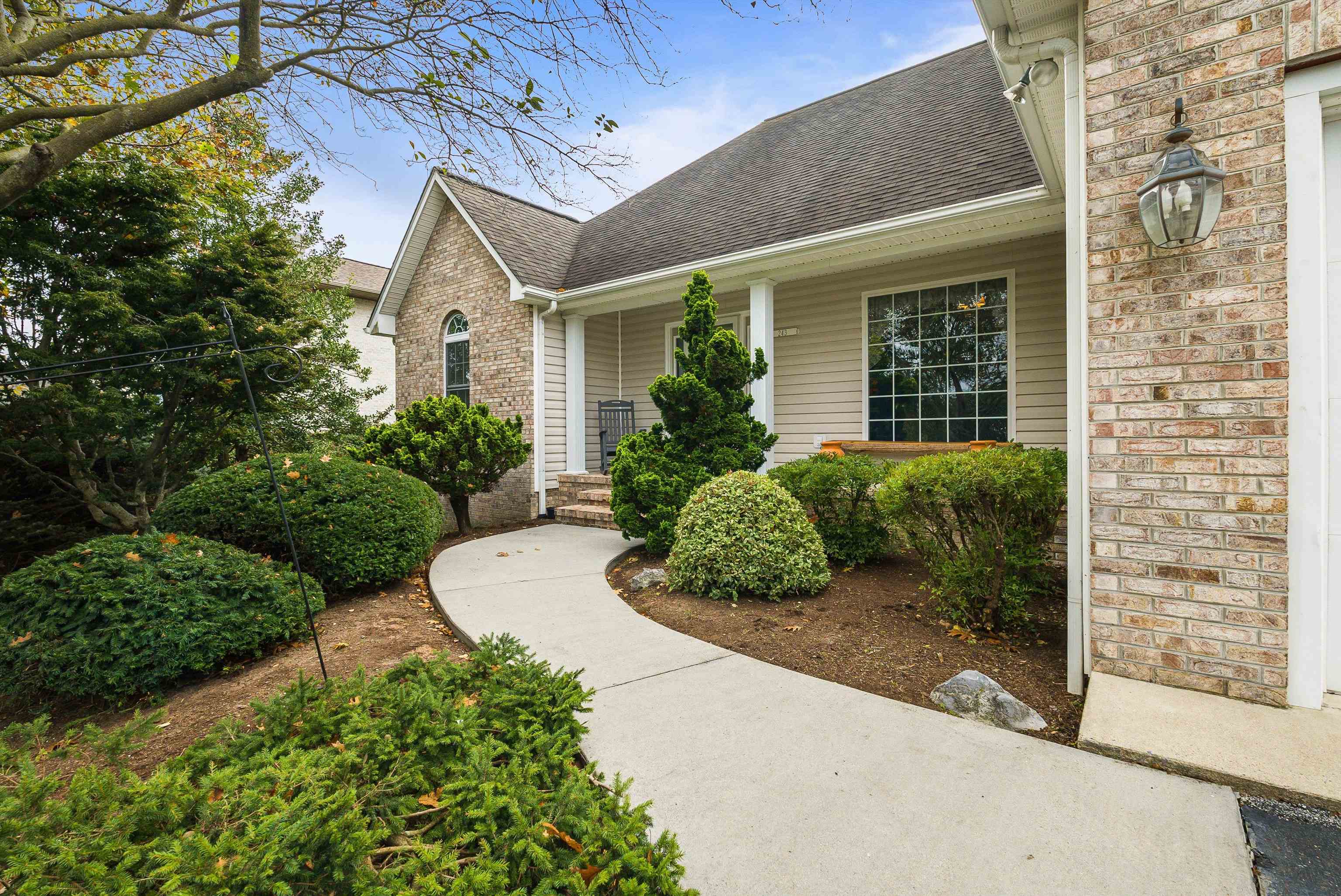 243 NORTHVIEW DR, DAYTON, Virginia 22821, 3 Bedrooms Bedrooms, ,2 BathroomsBathrooms,Residential,Dayton Charmer,243 NORTHVIEW DR,670110 MLS # 670110