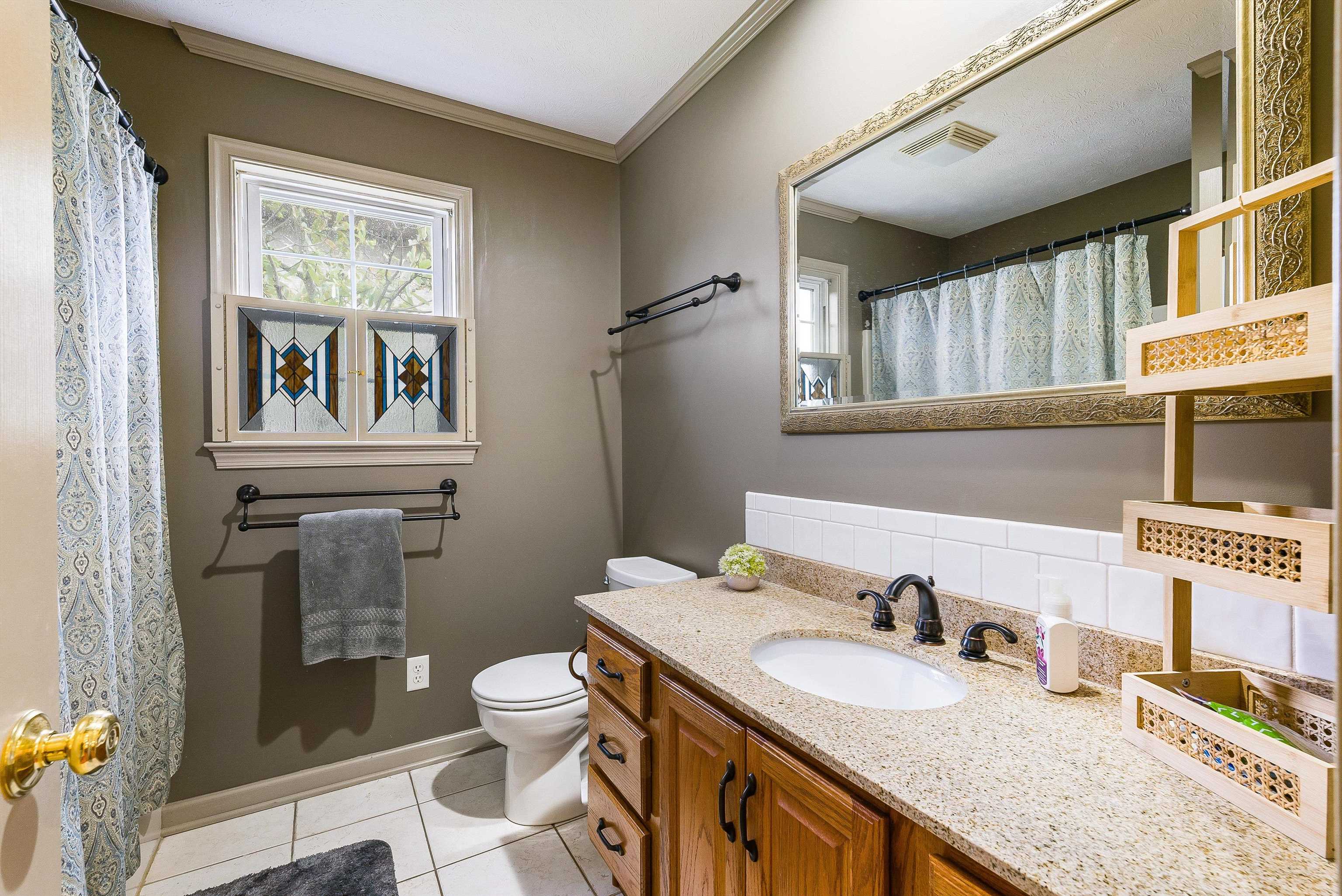 243 NORTHVIEW DR, DAYTON, Virginia 22821, 3 Bedrooms Bedrooms, ,2 BathroomsBathrooms,Residential,Dayton Charmer,243 NORTHVIEW DR,670110 MLS # 670110