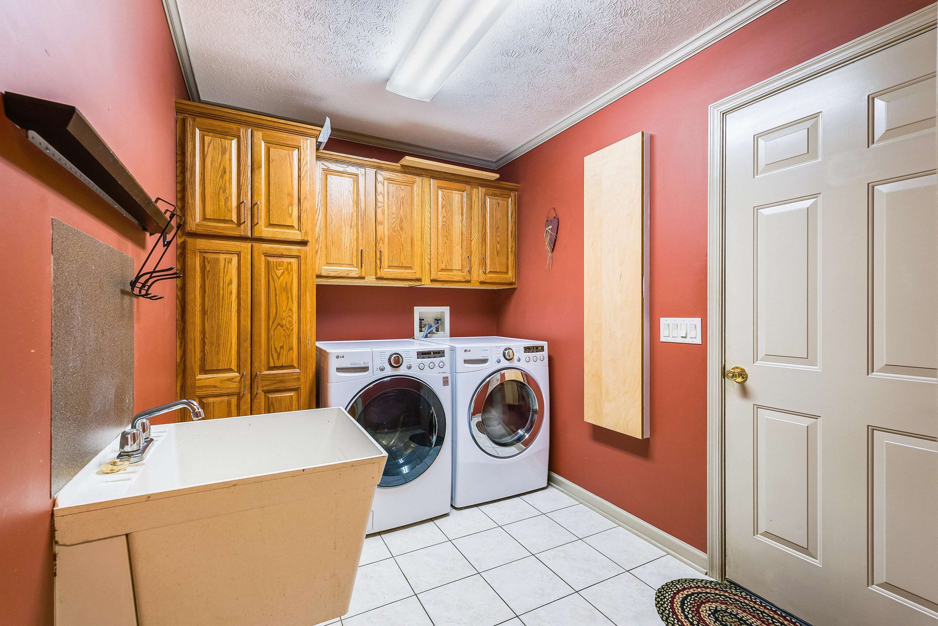 243 NORTHVIEW DR, DAYTON, Virginia 22821, 3 Bedrooms Bedrooms, ,2 BathroomsBathrooms,Residential,Dayton Charmer,243 NORTHVIEW DR,670110 MLS # 670110