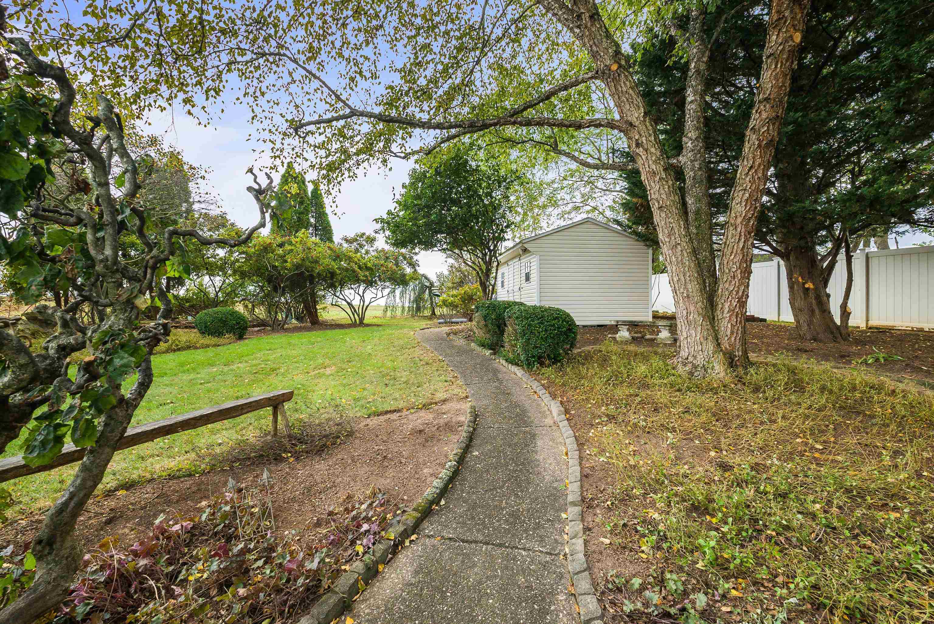 243 NORTHVIEW DR, DAYTON, Virginia 22821, 3 Bedrooms Bedrooms, ,2 BathroomsBathrooms,Residential,Dayton Charmer,243 NORTHVIEW DR,670110 MLS # 670110