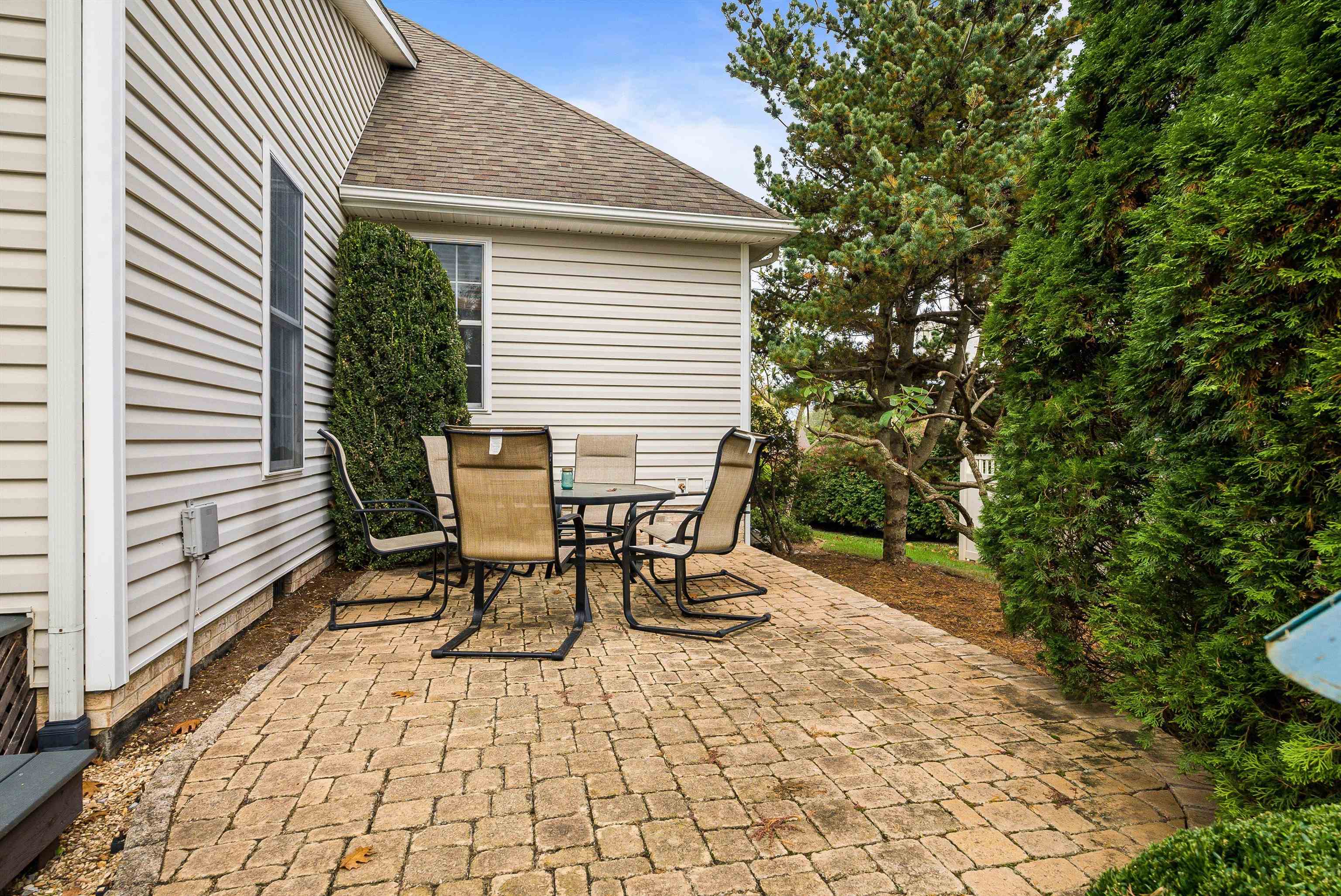 243 NORTHVIEW DR, DAYTON, Virginia 22821, 3 Bedrooms Bedrooms, ,2 BathroomsBathrooms,Residential,Dayton Charmer,243 NORTHVIEW DR,670110 MLS # 670110