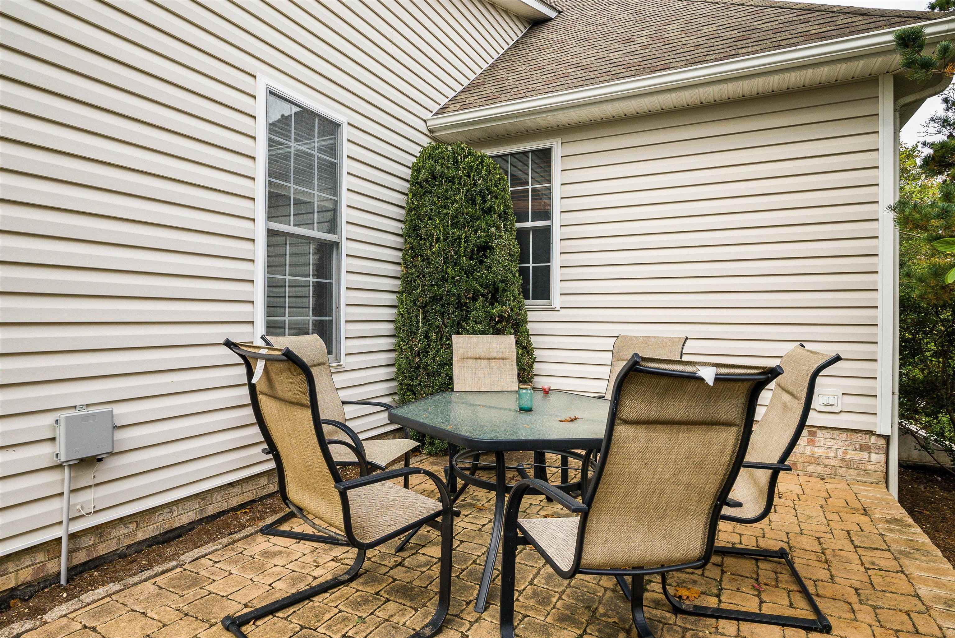 243 NORTHVIEW DR, DAYTON, Virginia 22821, 3 Bedrooms Bedrooms, ,2 BathroomsBathrooms,Residential,Dayton Charmer,243 NORTHVIEW DR,670110 MLS # 670110