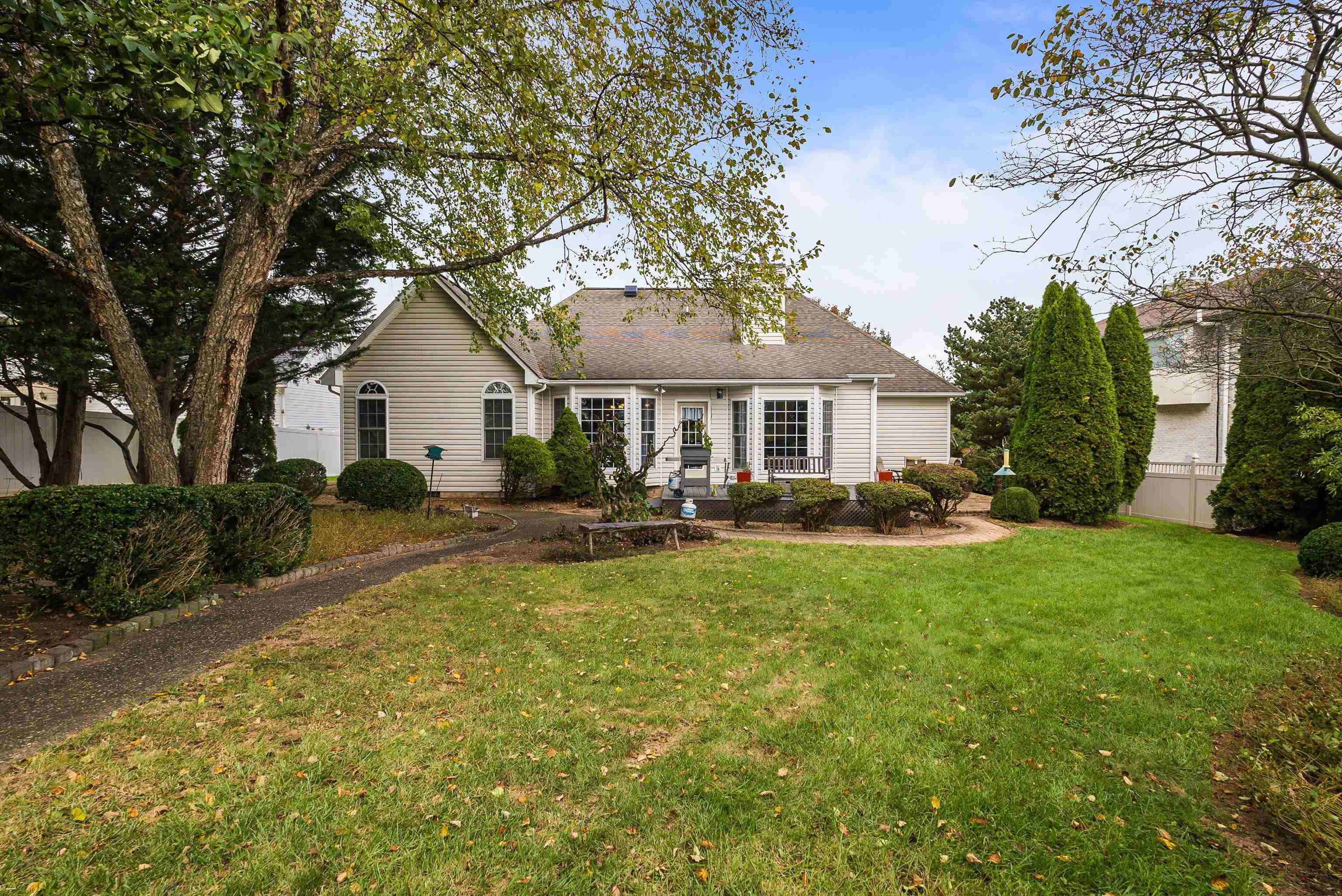 243 NORTHVIEW DR, DAYTON, Virginia 22821, 3 Bedrooms Bedrooms, ,2 BathroomsBathrooms,Residential,Dayton Charmer,243 NORTHVIEW DR,670110 MLS # 670110