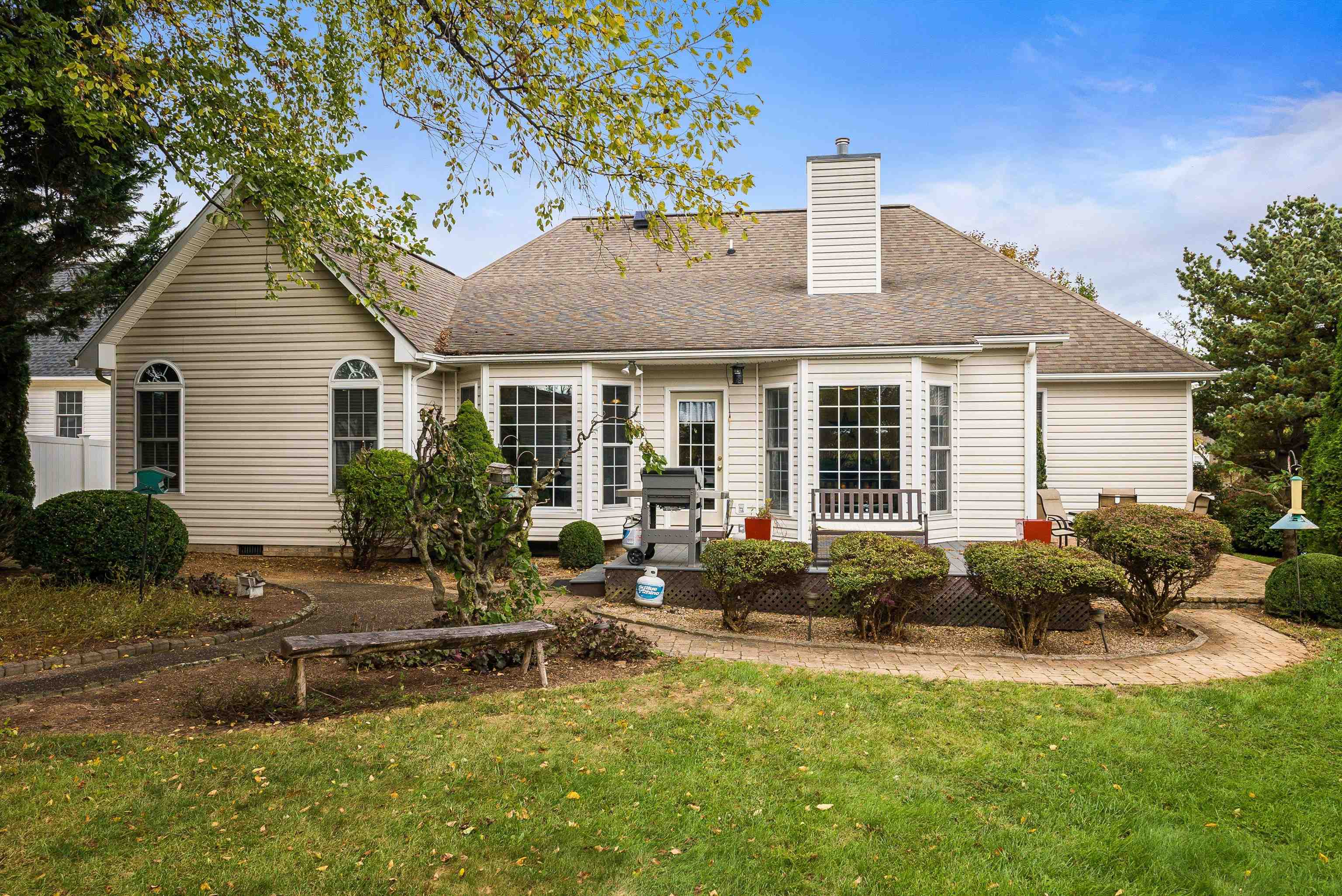 243 NORTHVIEW DR, DAYTON, Virginia 22821, 3 Bedrooms Bedrooms, ,2 BathroomsBathrooms,Residential,Dayton Charmer,243 NORTHVIEW DR,670110 MLS # 670110