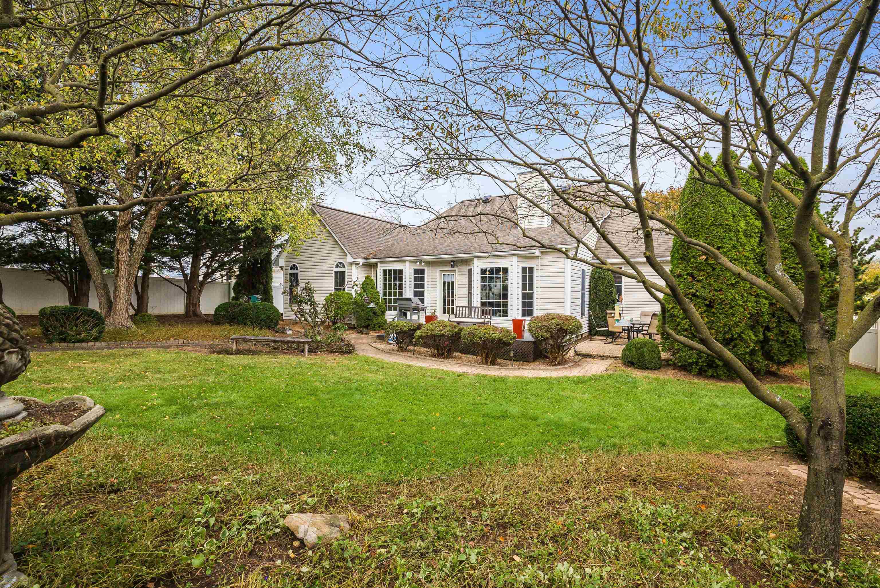 243 NORTHVIEW DR, DAYTON, Virginia 22821, 3 Bedrooms Bedrooms, ,2 BathroomsBathrooms,Residential,Dayton Charmer,243 NORTHVIEW DR,670110 MLS # 670110