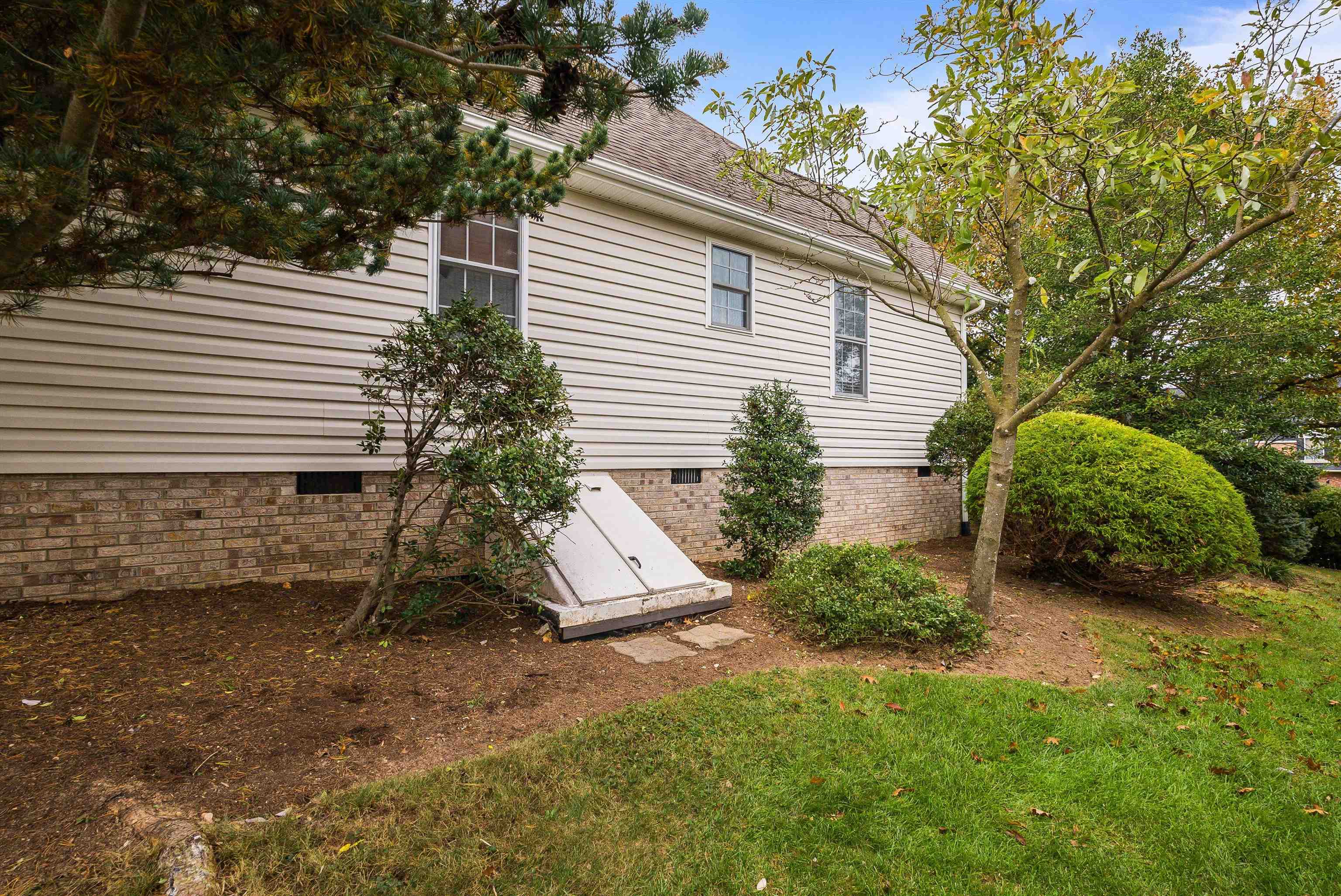243 NORTHVIEW DR, DAYTON, Virginia 22821, 3 Bedrooms Bedrooms, ,2 BathroomsBathrooms,Residential,Dayton Charmer,243 NORTHVIEW DR,670110 MLS # 670110
