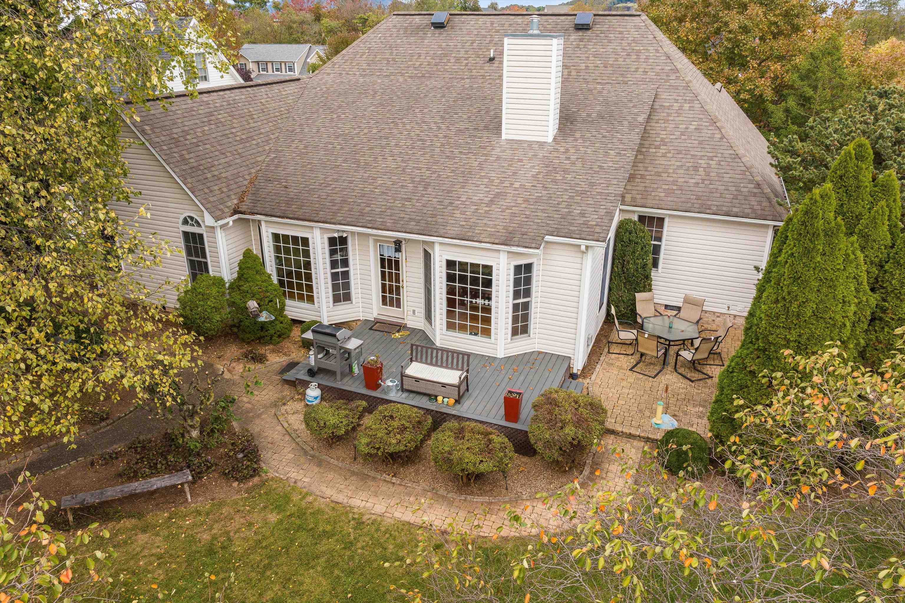 243 NORTHVIEW DR, DAYTON, Virginia 22821, 3 Bedrooms Bedrooms, ,2 BathroomsBathrooms,Residential,Dayton Charmer,243 NORTHVIEW DR,670110 MLS # 670110