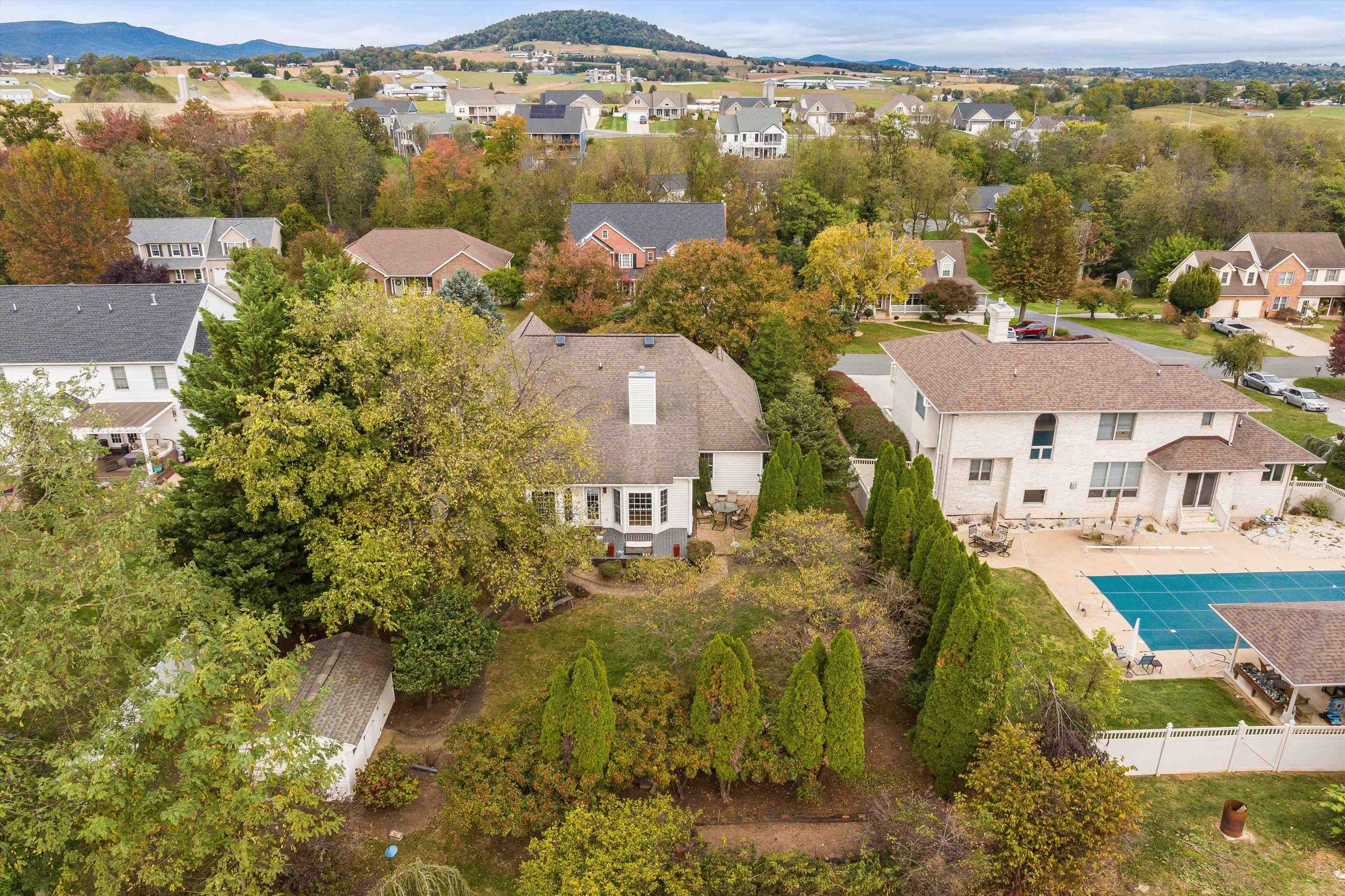 243 NORTHVIEW DR, DAYTON, Virginia 22821, 3 Bedrooms Bedrooms, ,2 BathroomsBathrooms,Residential,Dayton Charmer,243 NORTHVIEW DR,670110 MLS # 670110