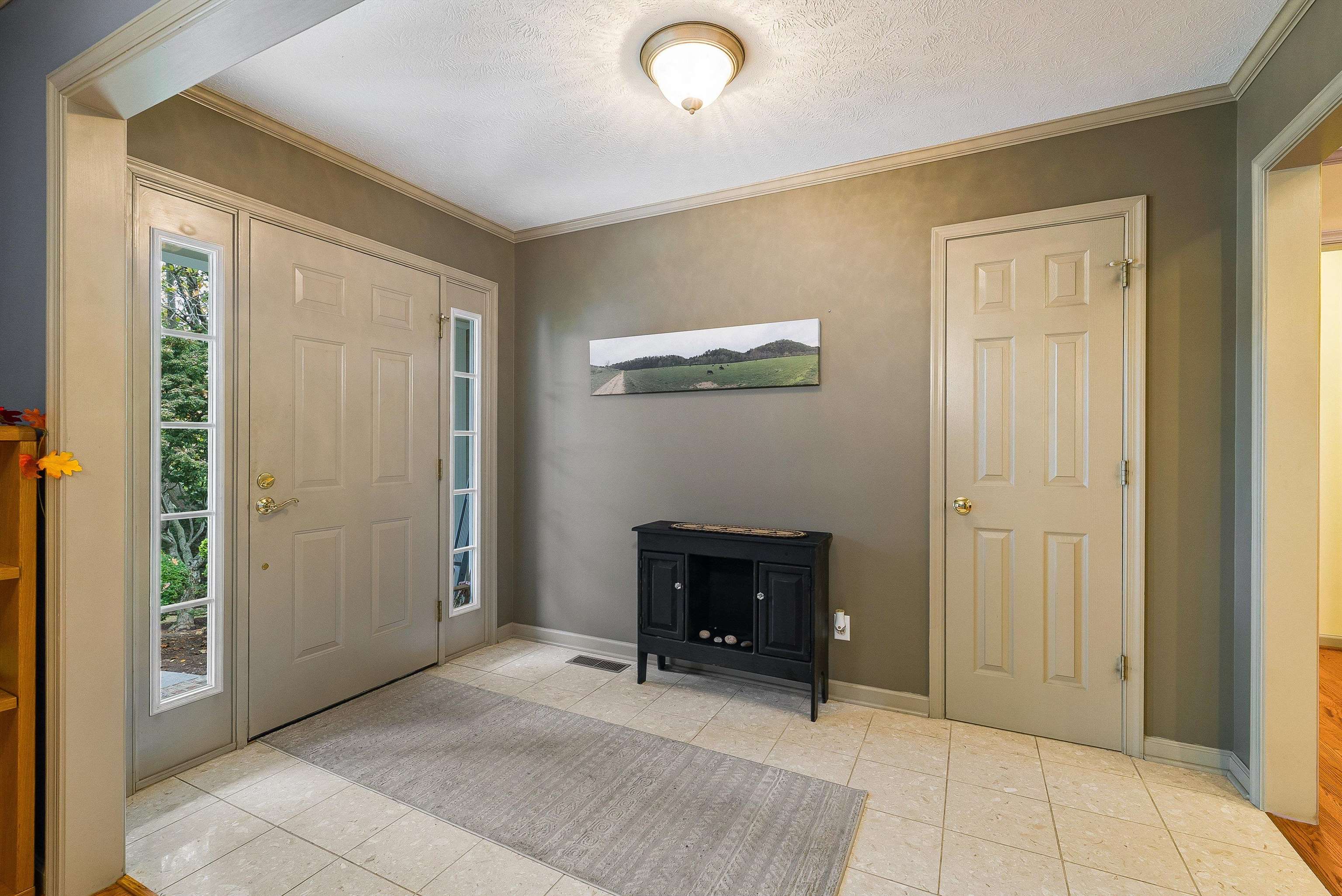 243 NORTHVIEW DR, DAYTON, Virginia 22821, 3 Bedrooms Bedrooms, ,2 BathroomsBathrooms,Residential,Dayton Charmer,243 NORTHVIEW DR,670110 MLS # 670110