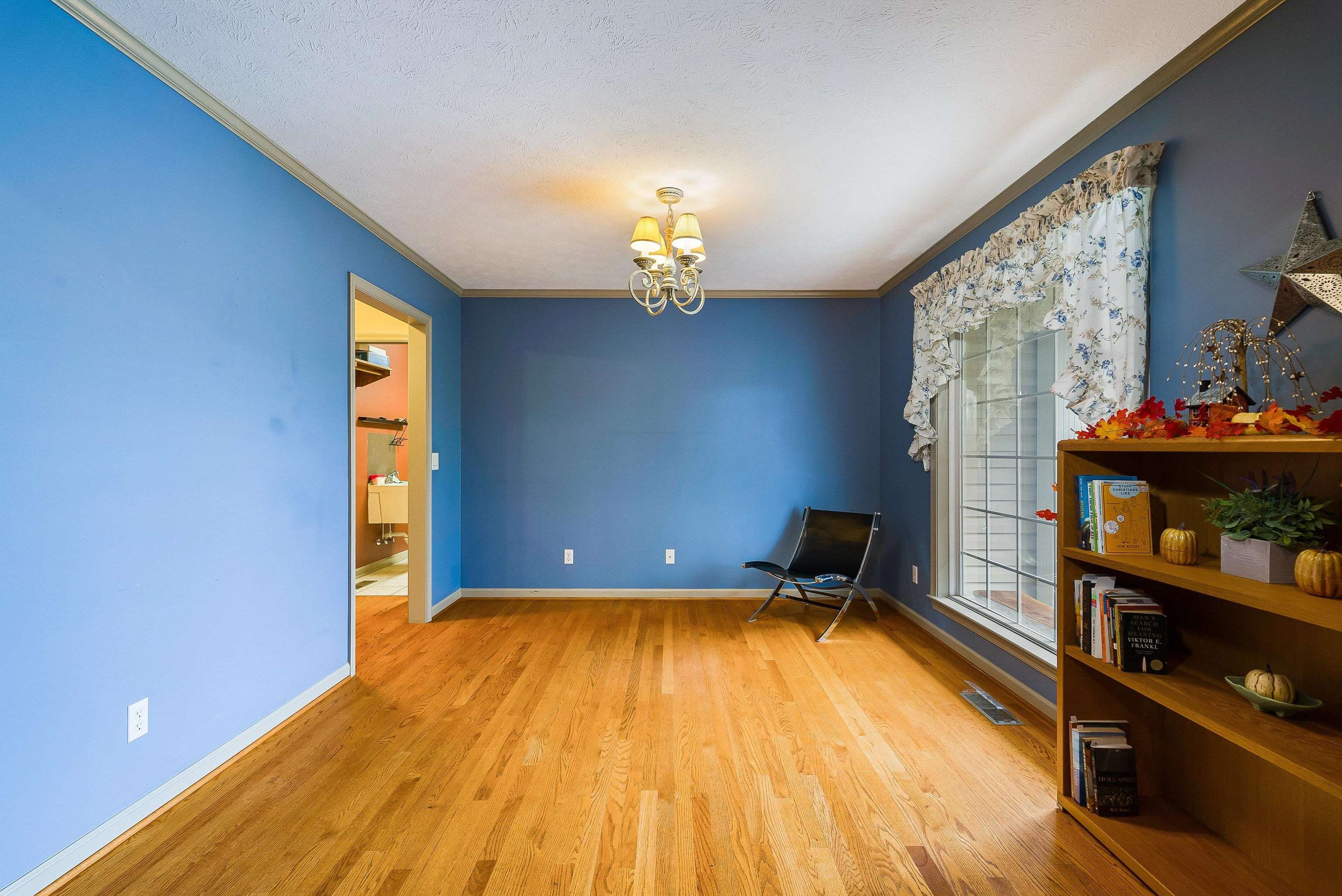 243 NORTHVIEW DR, DAYTON, Virginia 22821, 3 Bedrooms Bedrooms, ,2 BathroomsBathrooms,Residential,Dayton Charmer,243 NORTHVIEW DR,670110 MLS # 670110