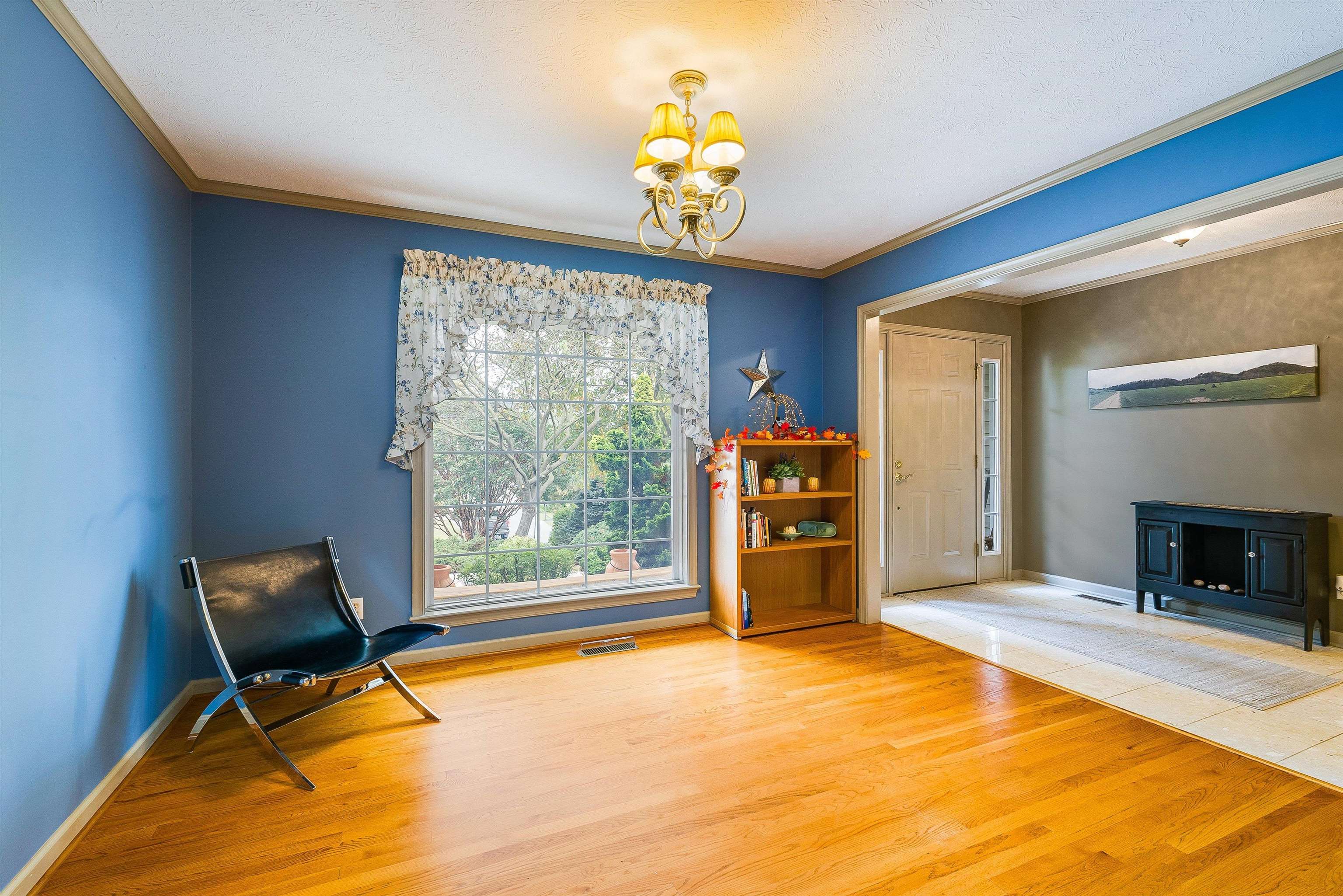 243 NORTHVIEW DR, DAYTON, Virginia 22821, 3 Bedrooms Bedrooms, ,2 BathroomsBathrooms,Residential,Dayton Charmer,243 NORTHVIEW DR,670110 MLS # 670110