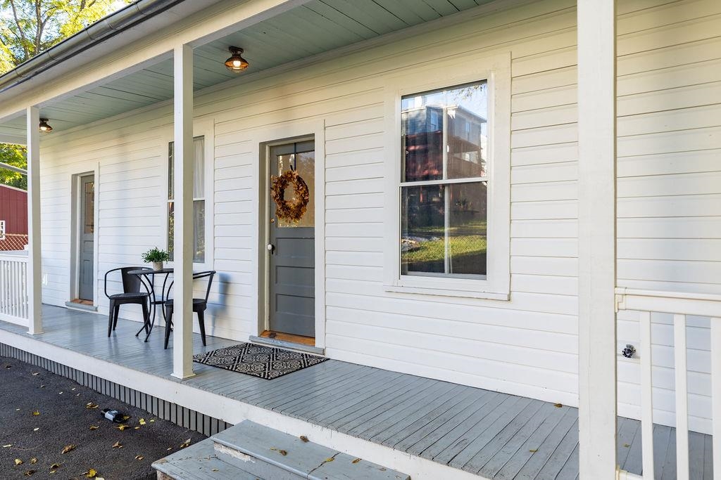 115 S JEFFERSON ST, STAUNTON, Virginia 24401, 2 Bedrooms Bedrooms, ,1 BathroomBathrooms,Residential,115 S JEFFERSON ST,670117 MLS # 670117