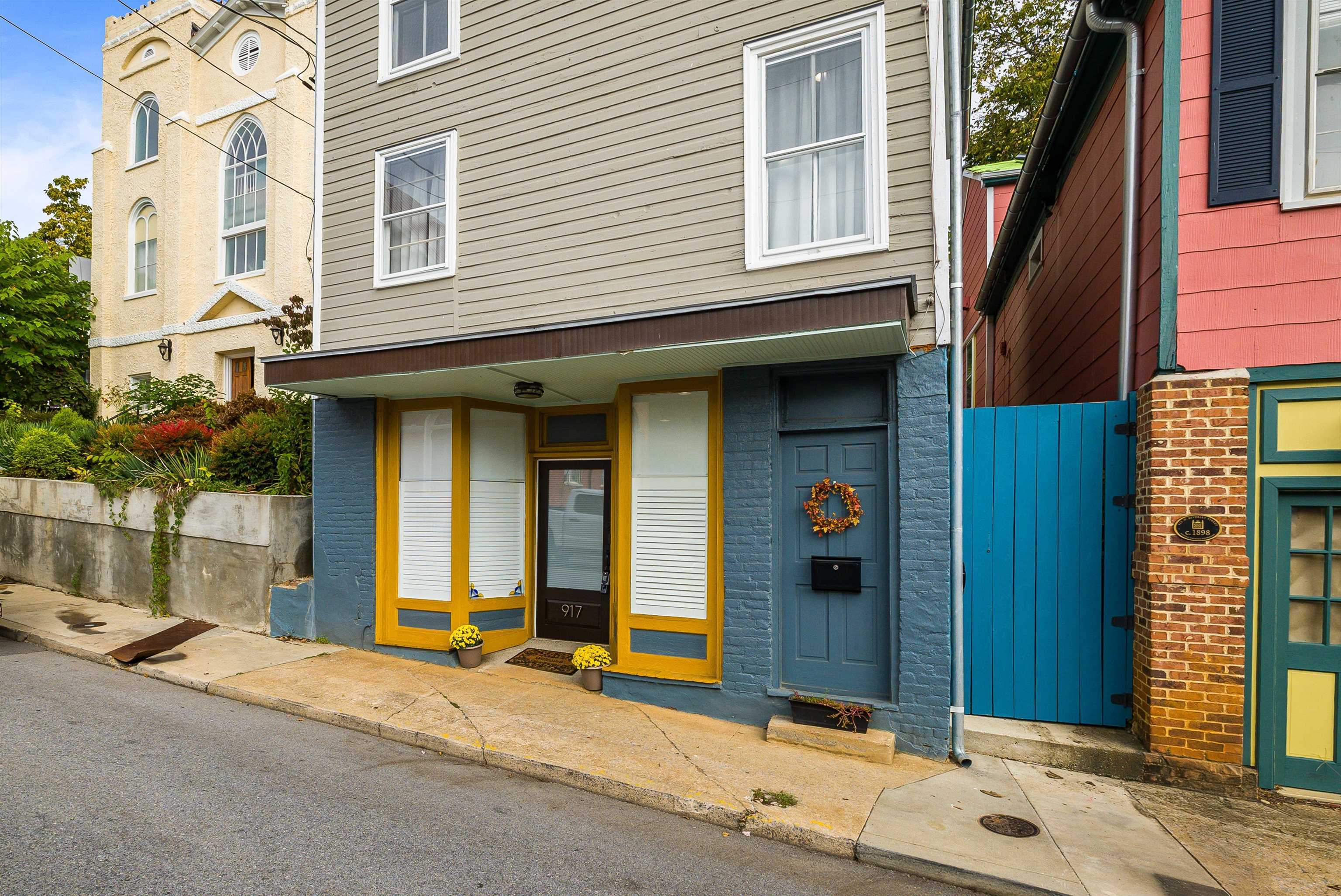 917 W BEVERLEY ST, STAUNTON, Virginia 22980, 3 Bedrooms Bedrooms, ,2 BathroomsBathrooms,Residential,917 W BEVERLEY ST,670124 MLS # 670124