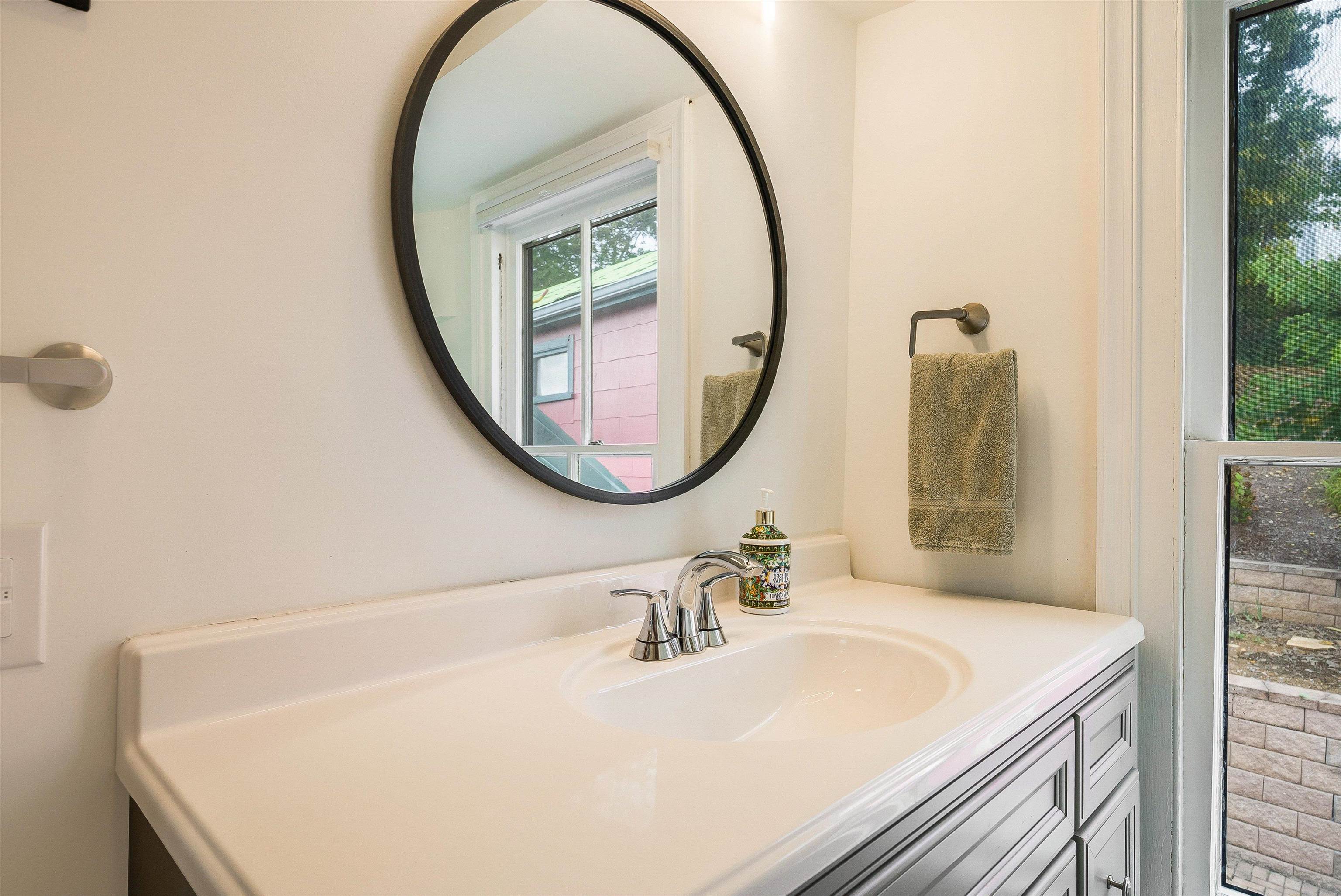 917 W BEVERLEY ST, STAUNTON, Virginia 22980, 3 Bedrooms Bedrooms, ,2 BathroomsBathrooms,Residential,917 W BEVERLEY ST,670124 MLS # 670124