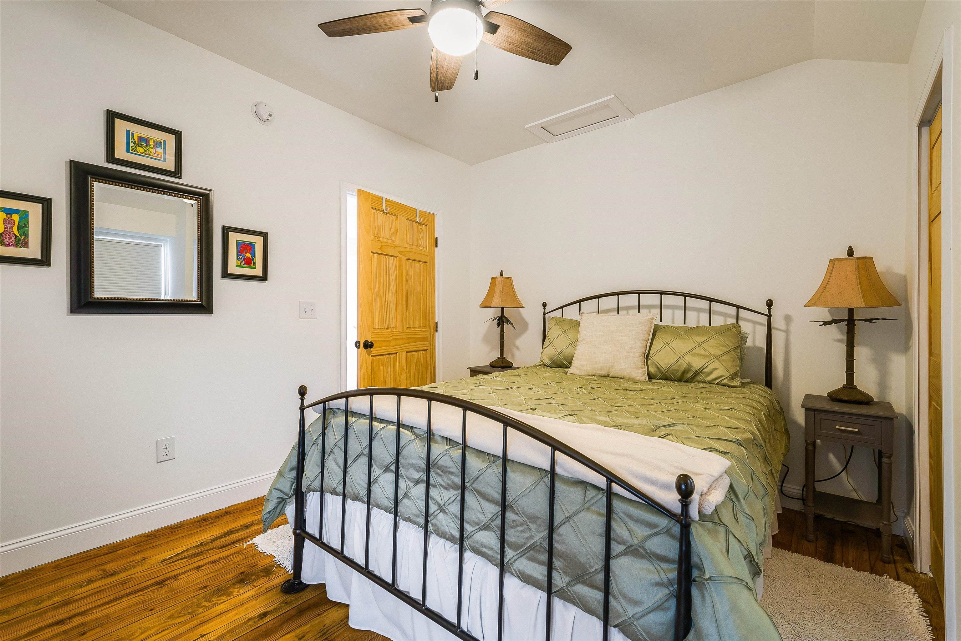 917 W BEVERLEY ST, STAUNTON, Virginia 22980, 3 Bedrooms Bedrooms, ,2 BathroomsBathrooms,Residential,917 W BEVERLEY ST,670124 MLS # 670124