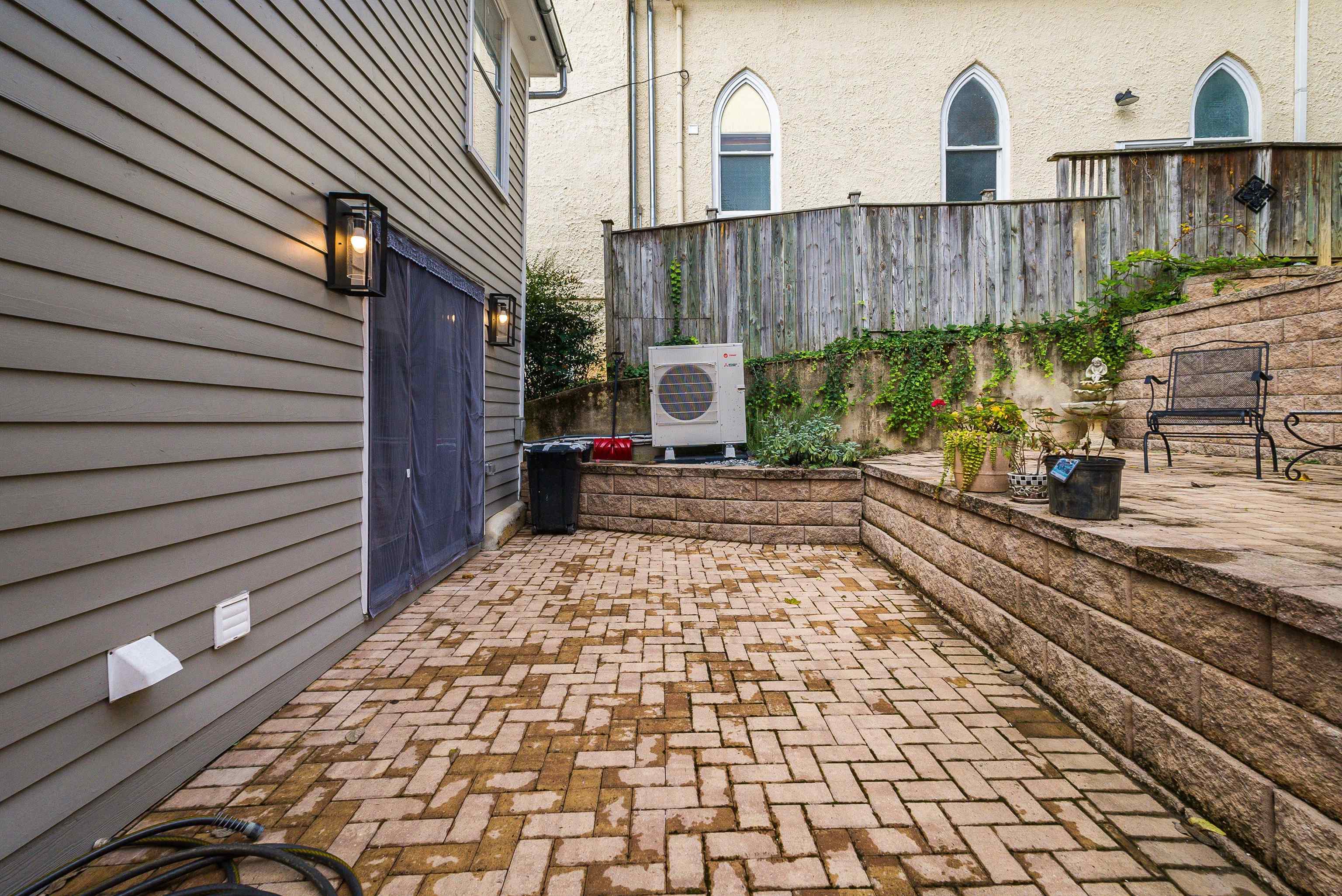 917 W BEVERLEY ST, STAUNTON, Virginia 22980, 3 Bedrooms Bedrooms, ,2 BathroomsBathrooms,Residential,917 W BEVERLEY ST,670124 MLS # 670124